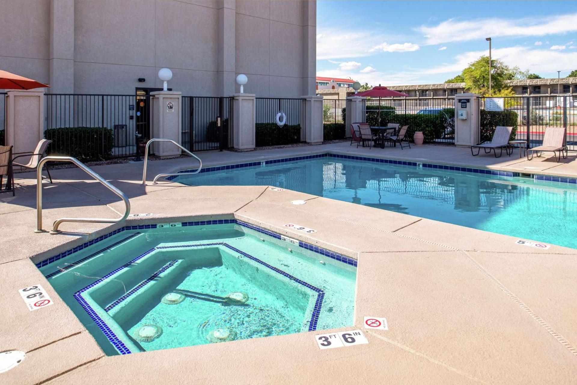 Hampton Inn Albuquerque - University/Midtown photo 12