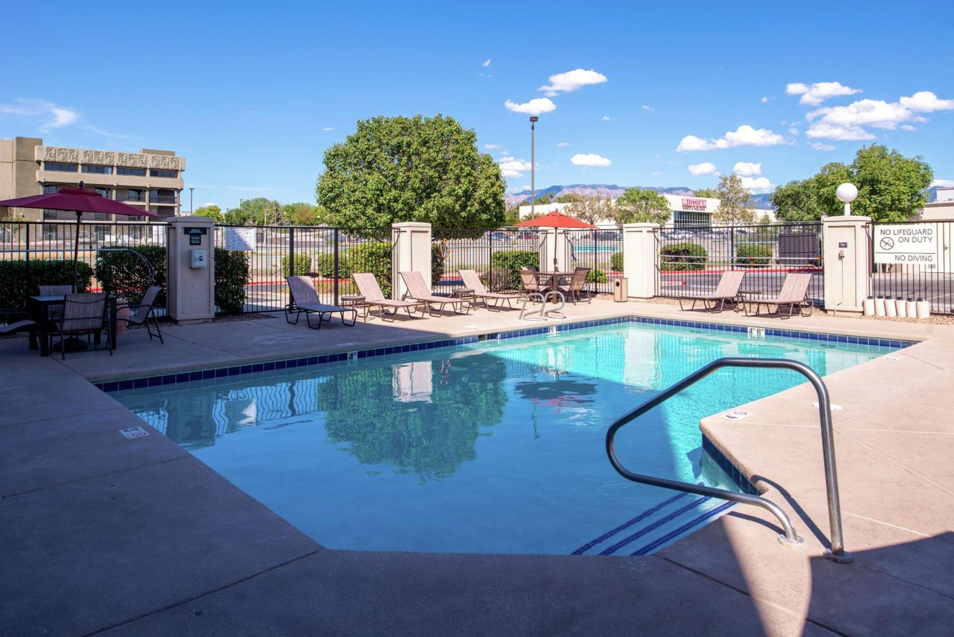Hampton Inn Albuquerque - University/Midtown photo 14