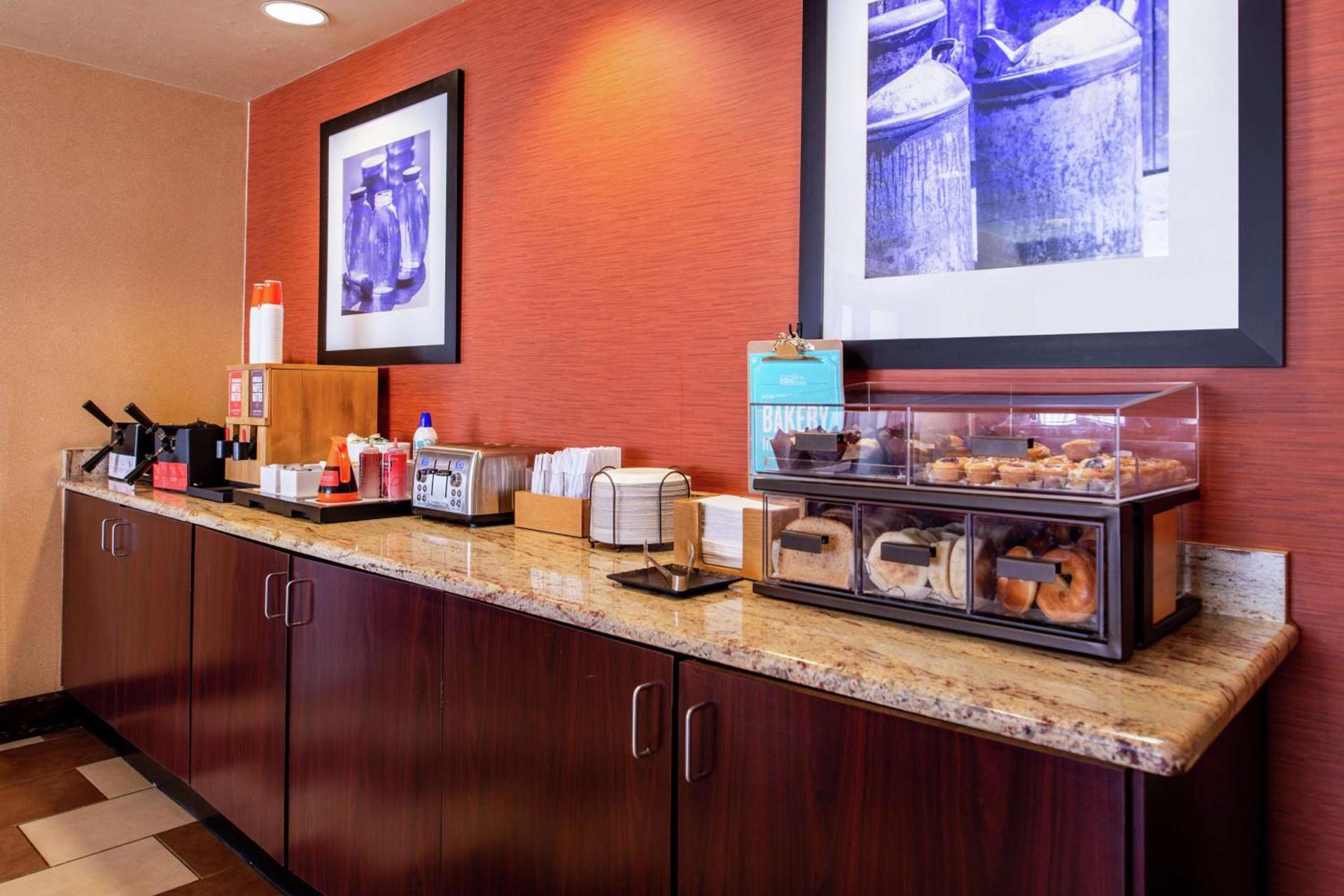 Hampton Inn Albuquerque - University/Midtown photo 23
