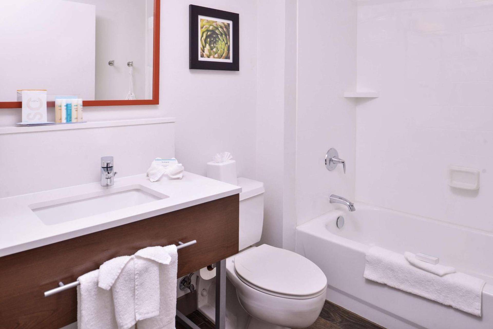 Hampton Inn Albuquerque - University/Midtown photo 31
