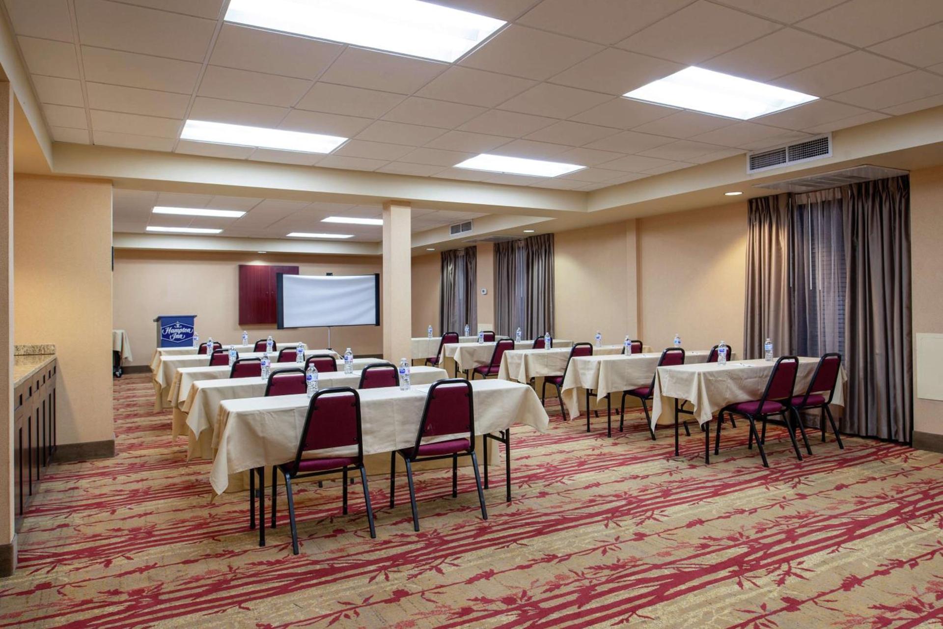 Hampton Inn Albuquerque - University/Midtown photo 53