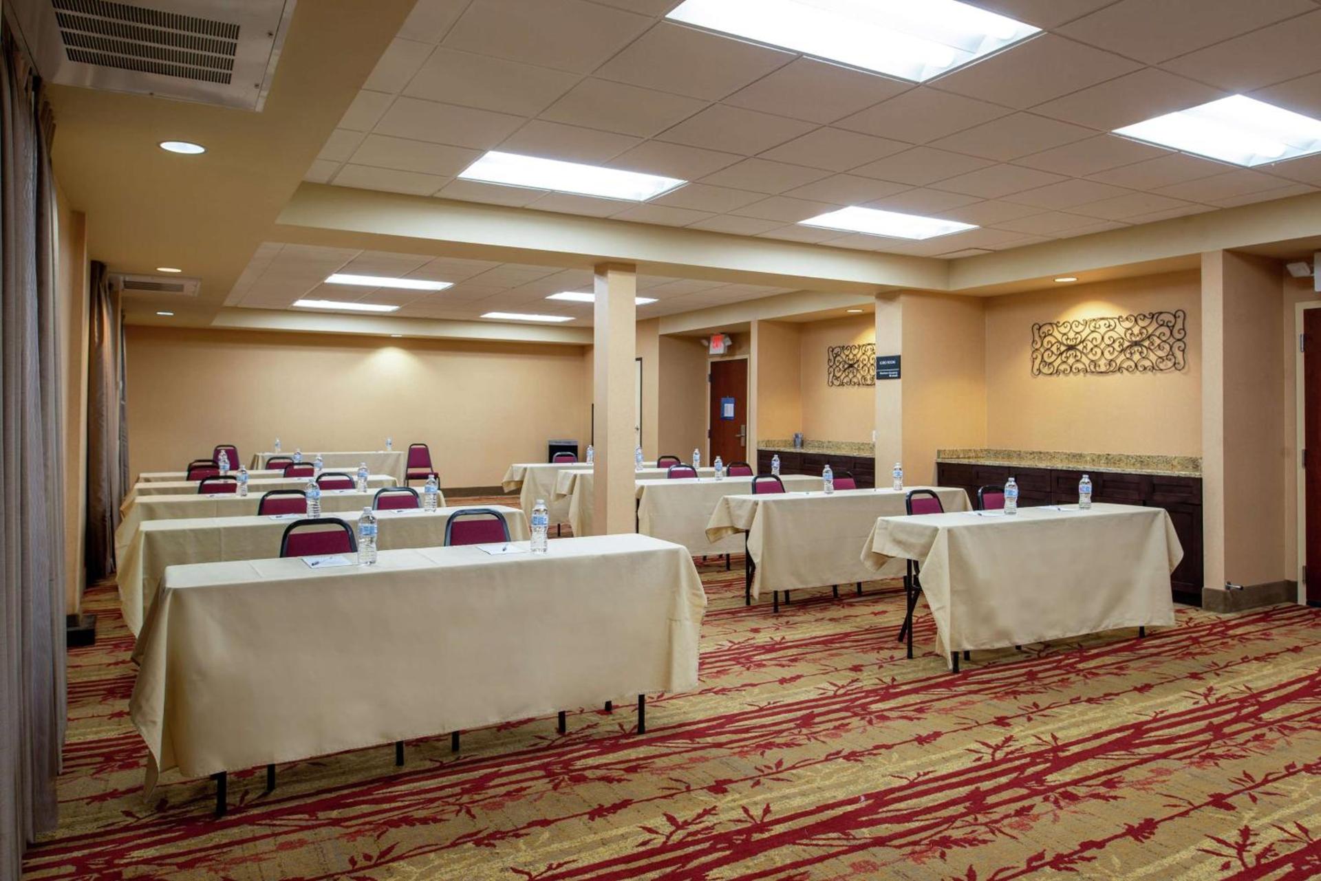 Hampton Inn Albuquerque - University/Midtown photo 55