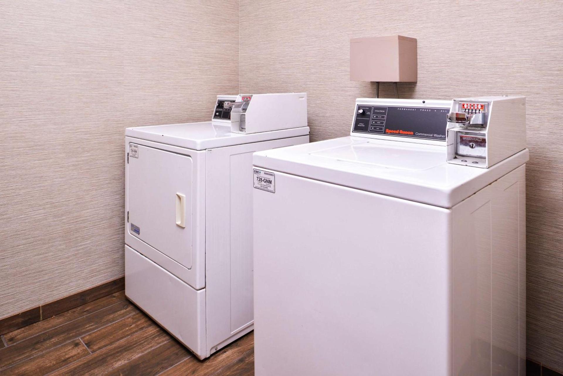 Hampton Inn Albuquerque - University/Midtown photo 58