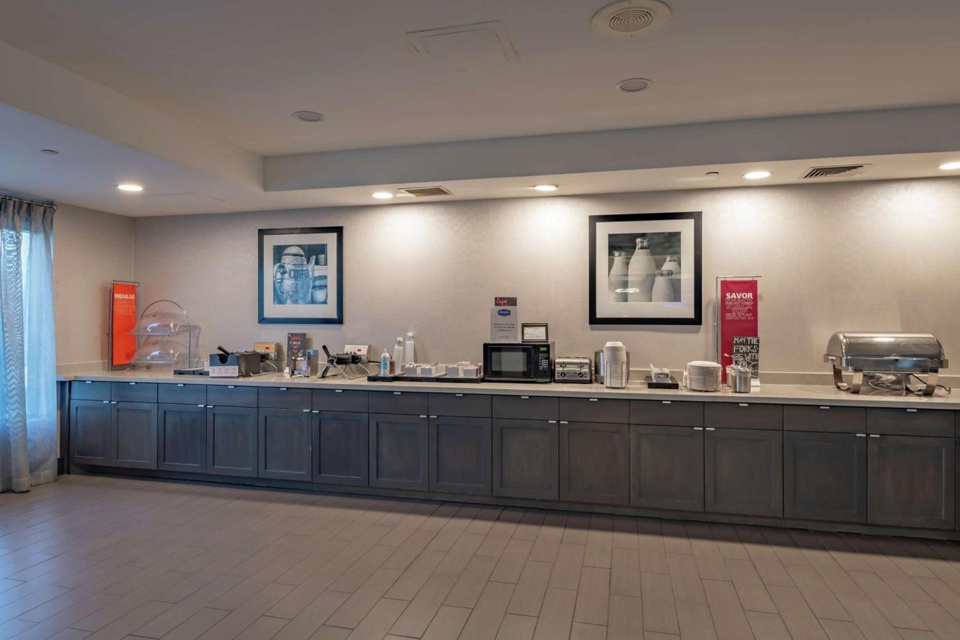 Hampton Inn Waco North photo 11