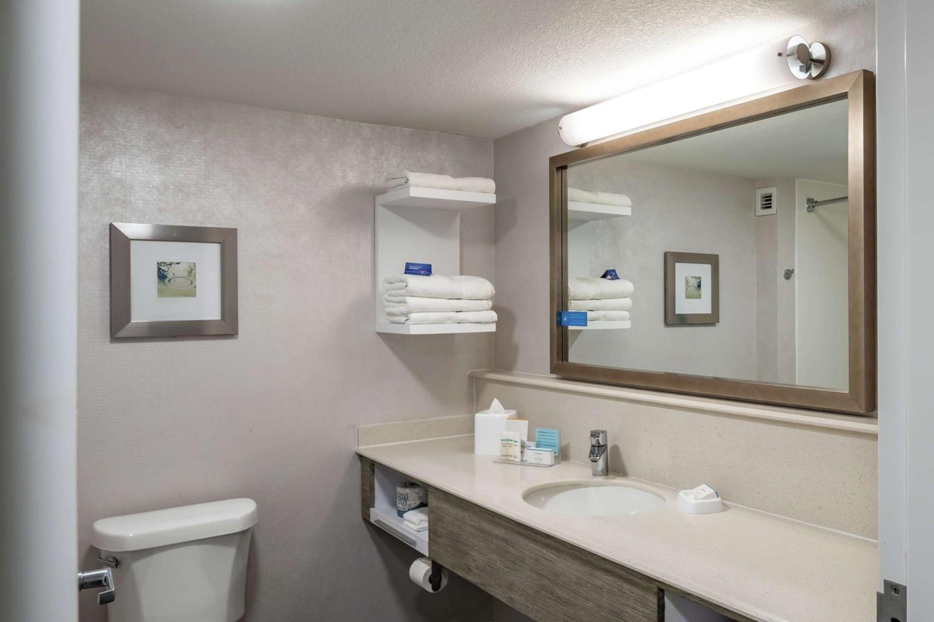 Hampton Inn Waco North photo 17