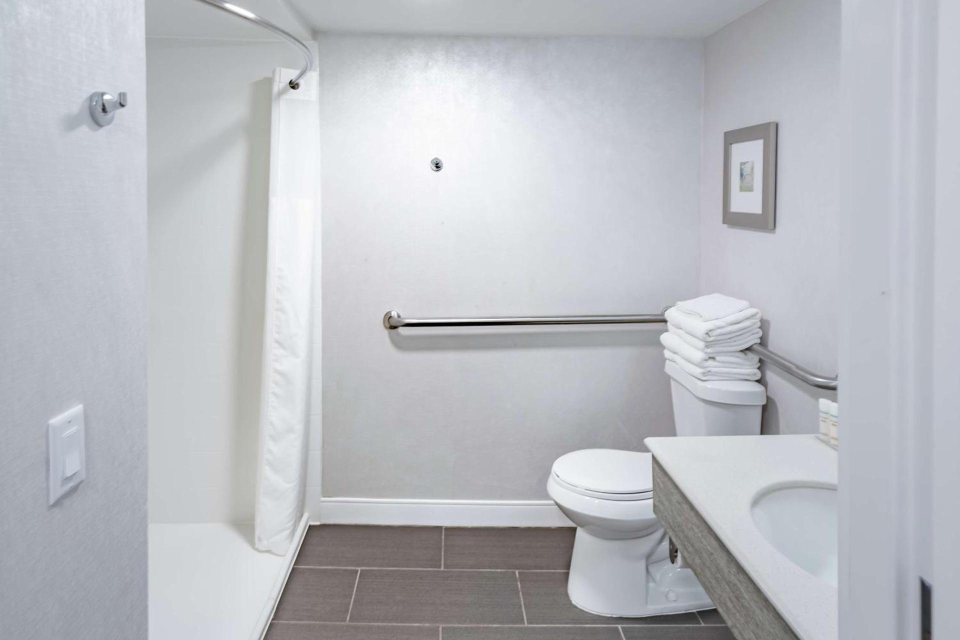 Hampton Inn Waco North photo 19