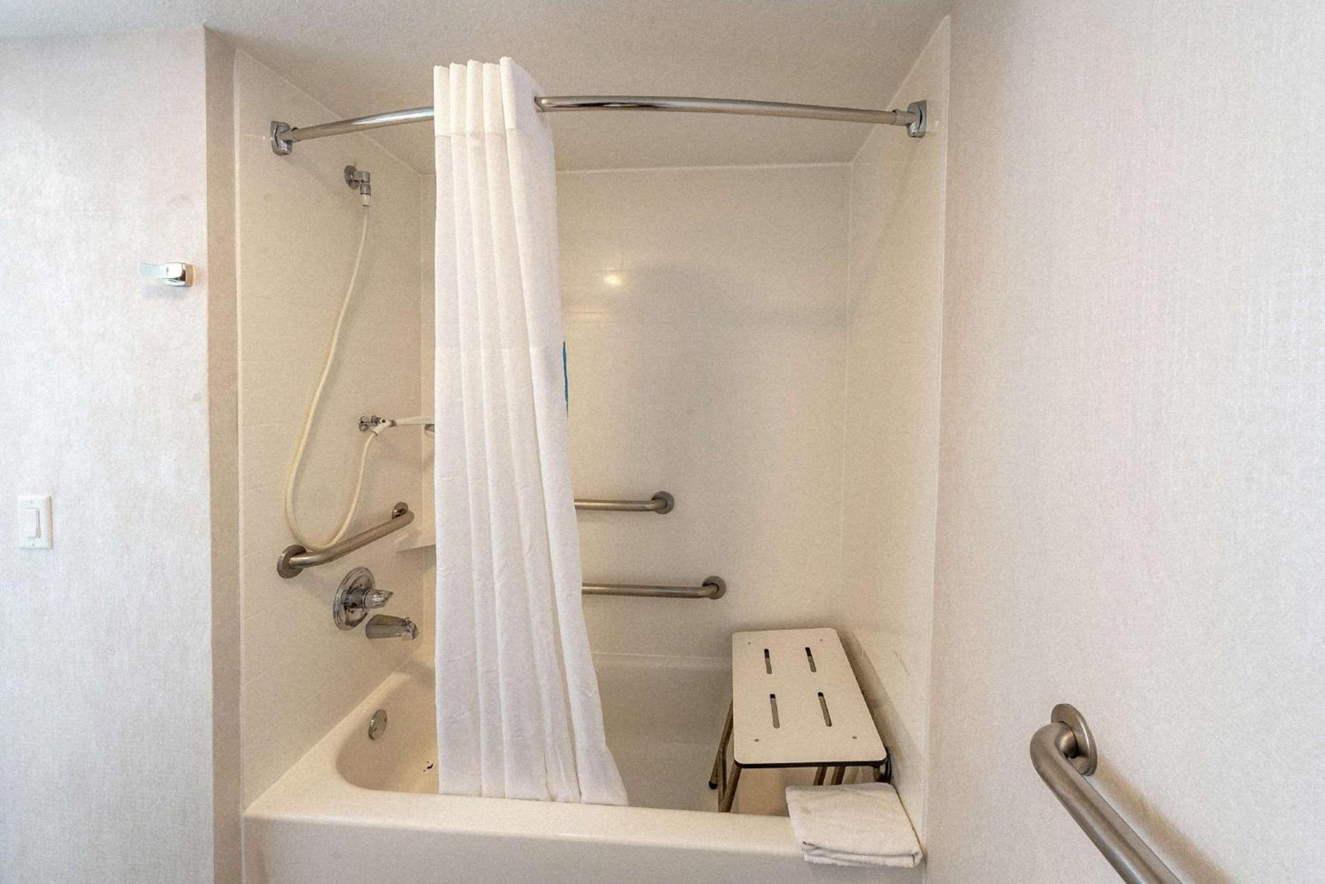Hampton Inn Waco North photo 18