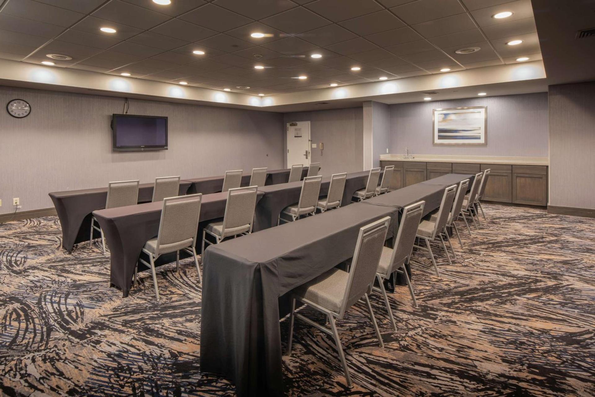 Hampton Inn Waco North photo 25