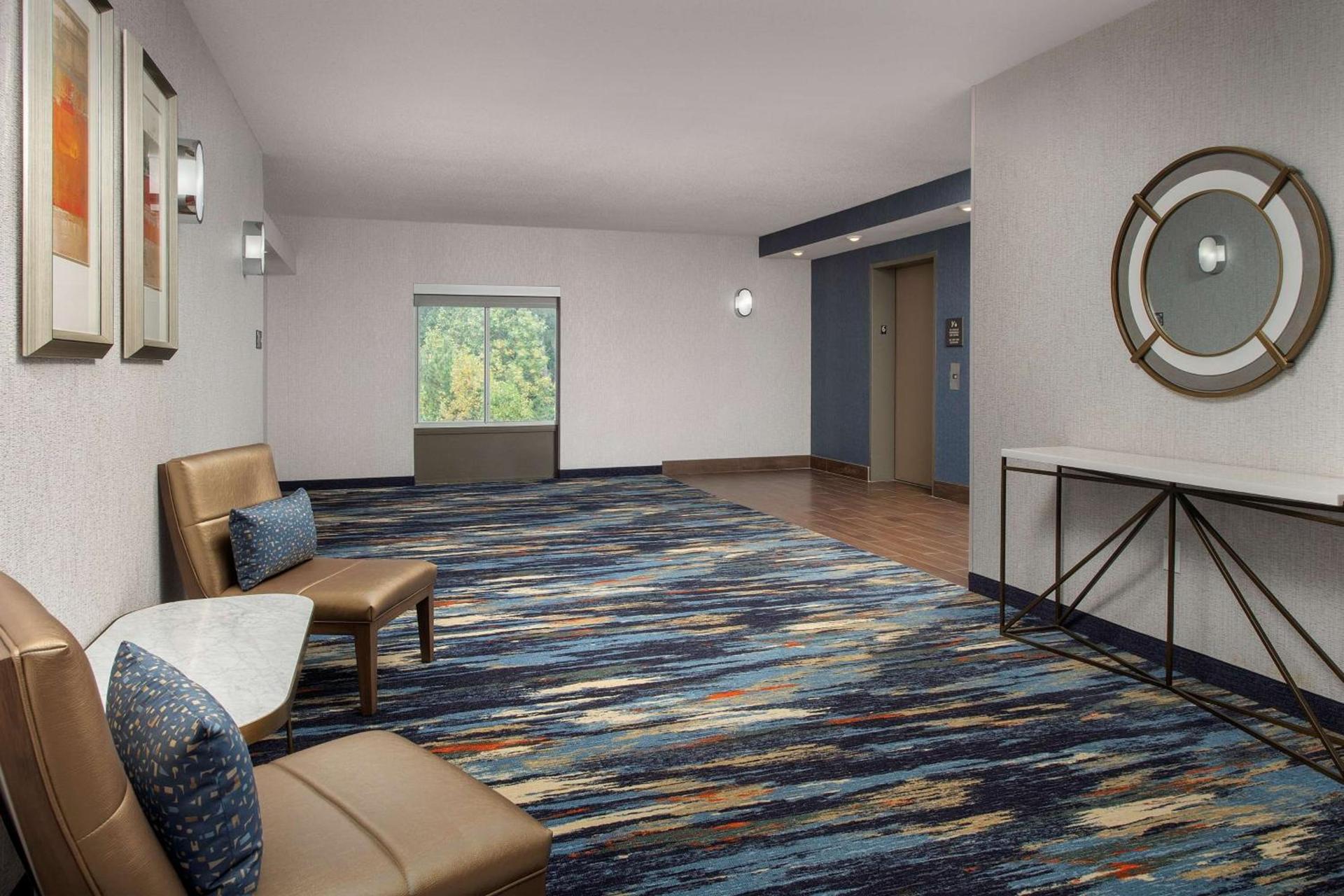 Hampton Inn & Suites Alpharetta-Windward photo 3