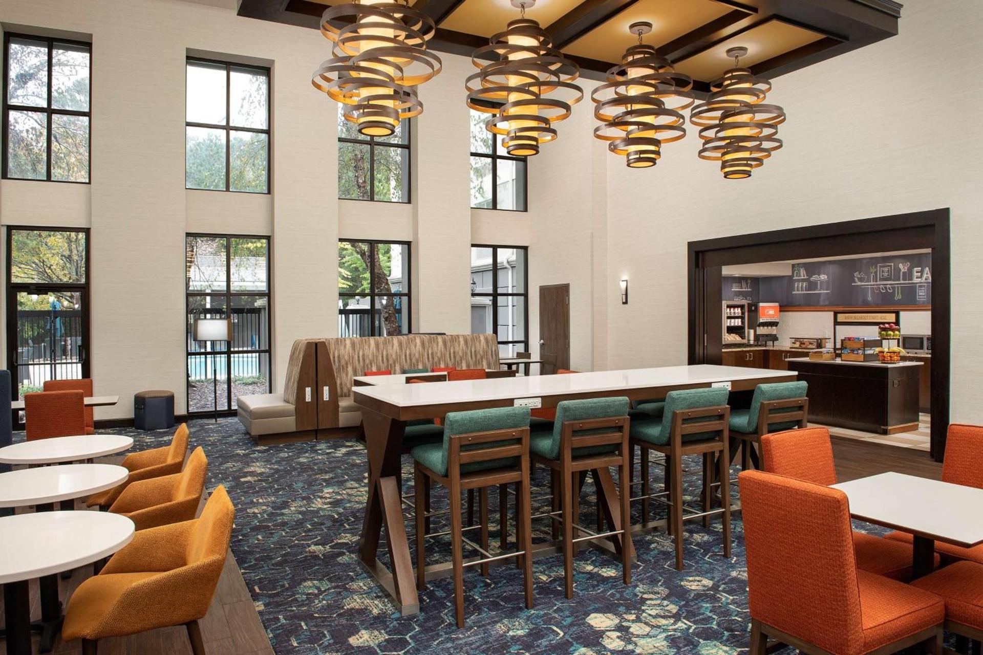 Hampton Inn & Suites Alpharetta-Windward photo 9