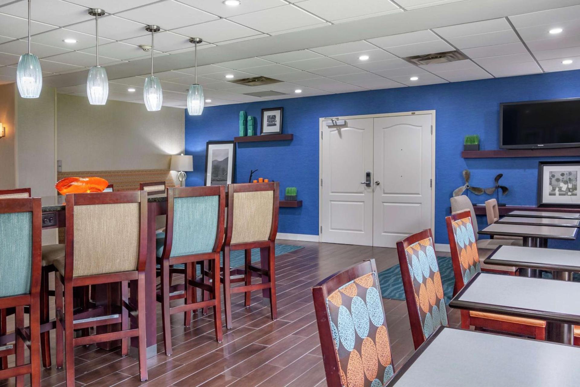 Hampton Inn Adel photo 4