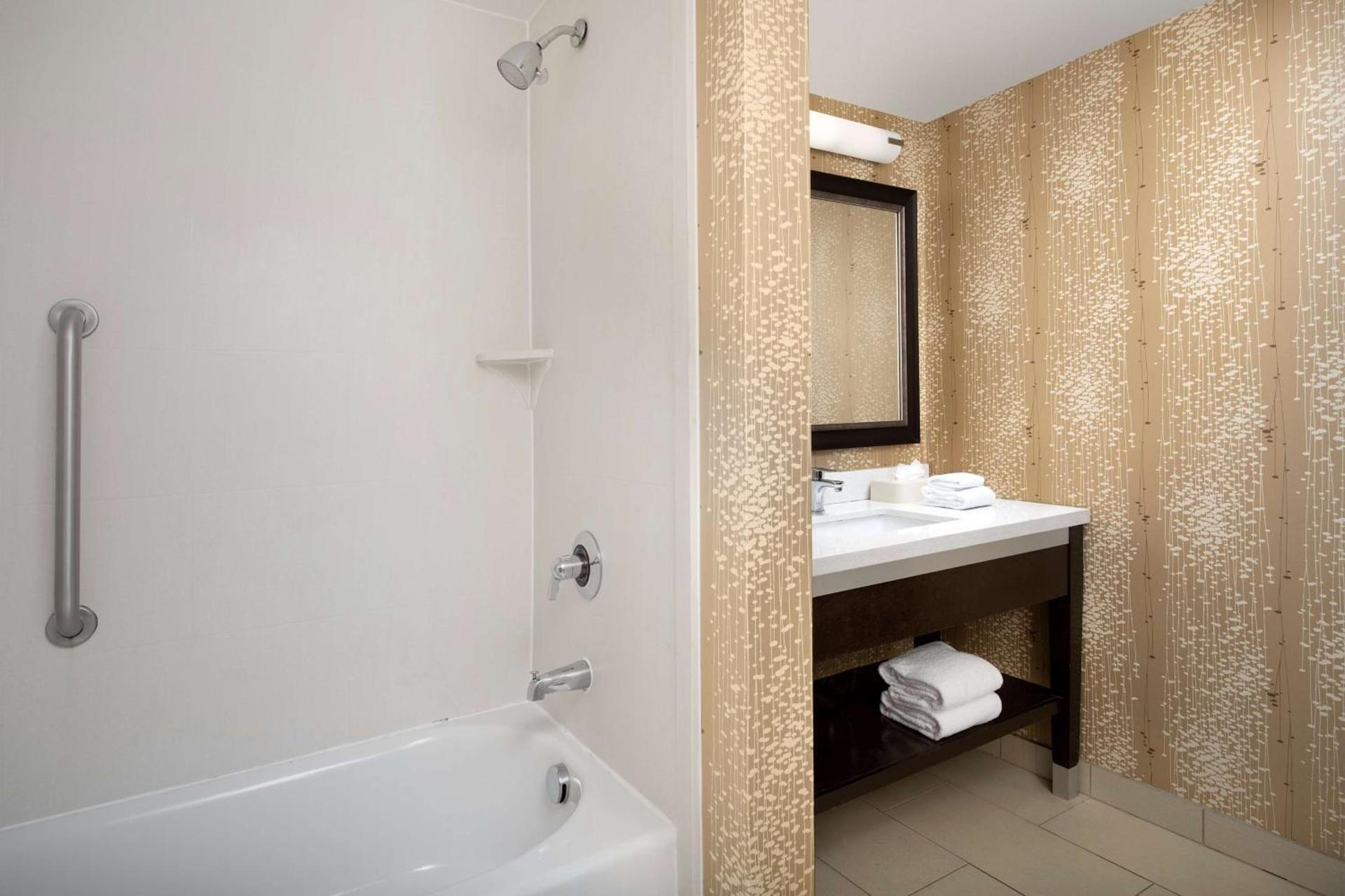 Hampton Inn & Suites Alpharetta-Windward photo 17