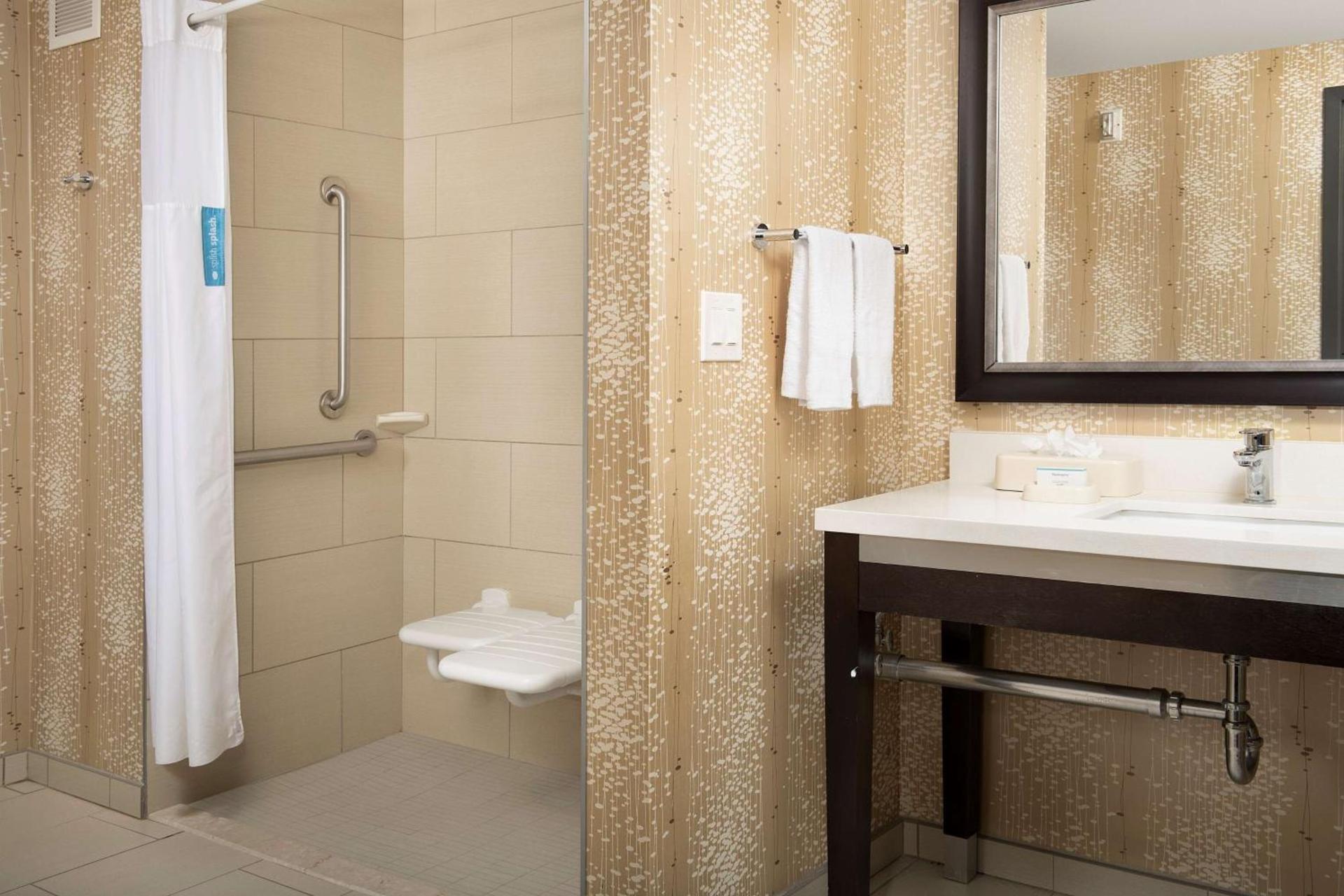 Hampton Inn & Suites Alpharetta-Windward photo 14