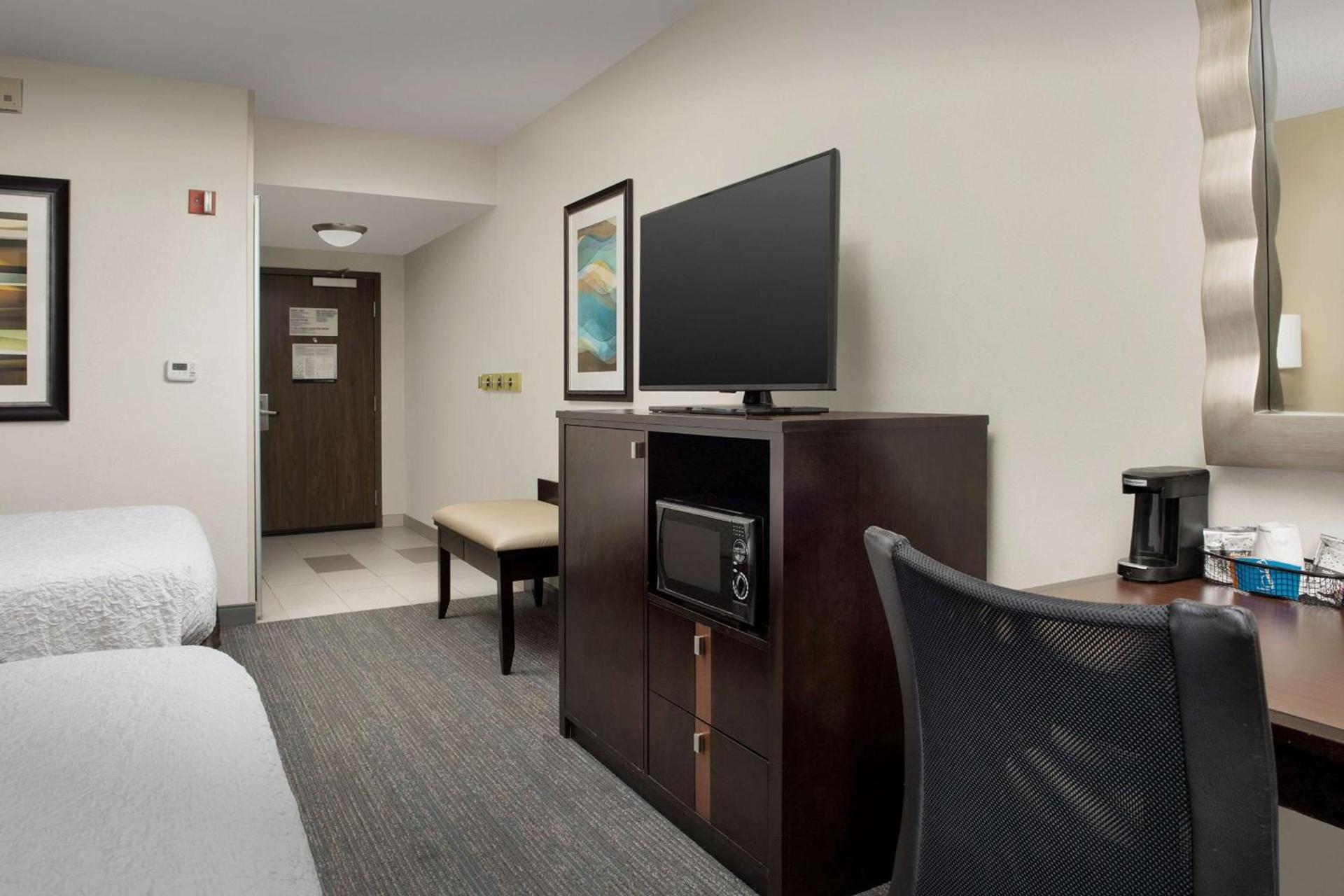Hampton Inn & Suites Alpharetta-Windward photo 19