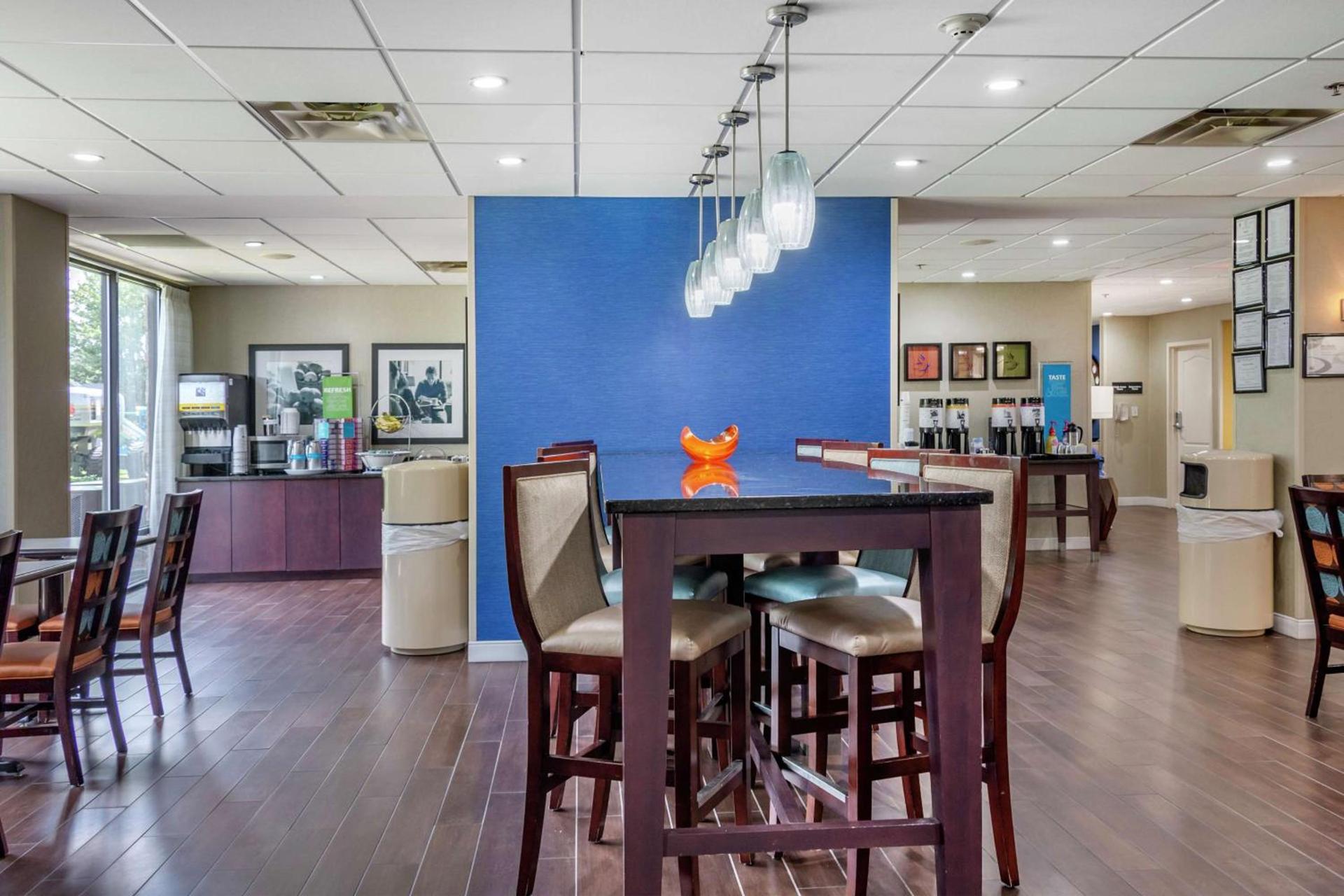 Hampton Inn Adel photo 6
