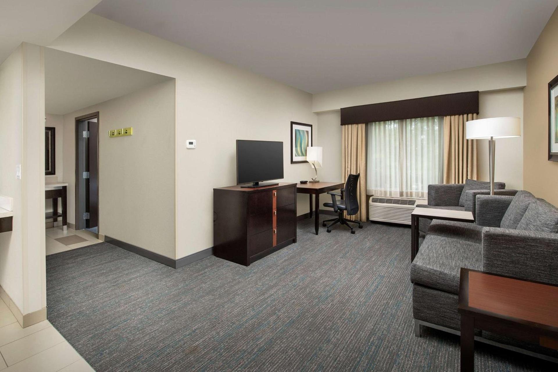 Hampton Inn & Suites Alpharetta-Windward photo 20