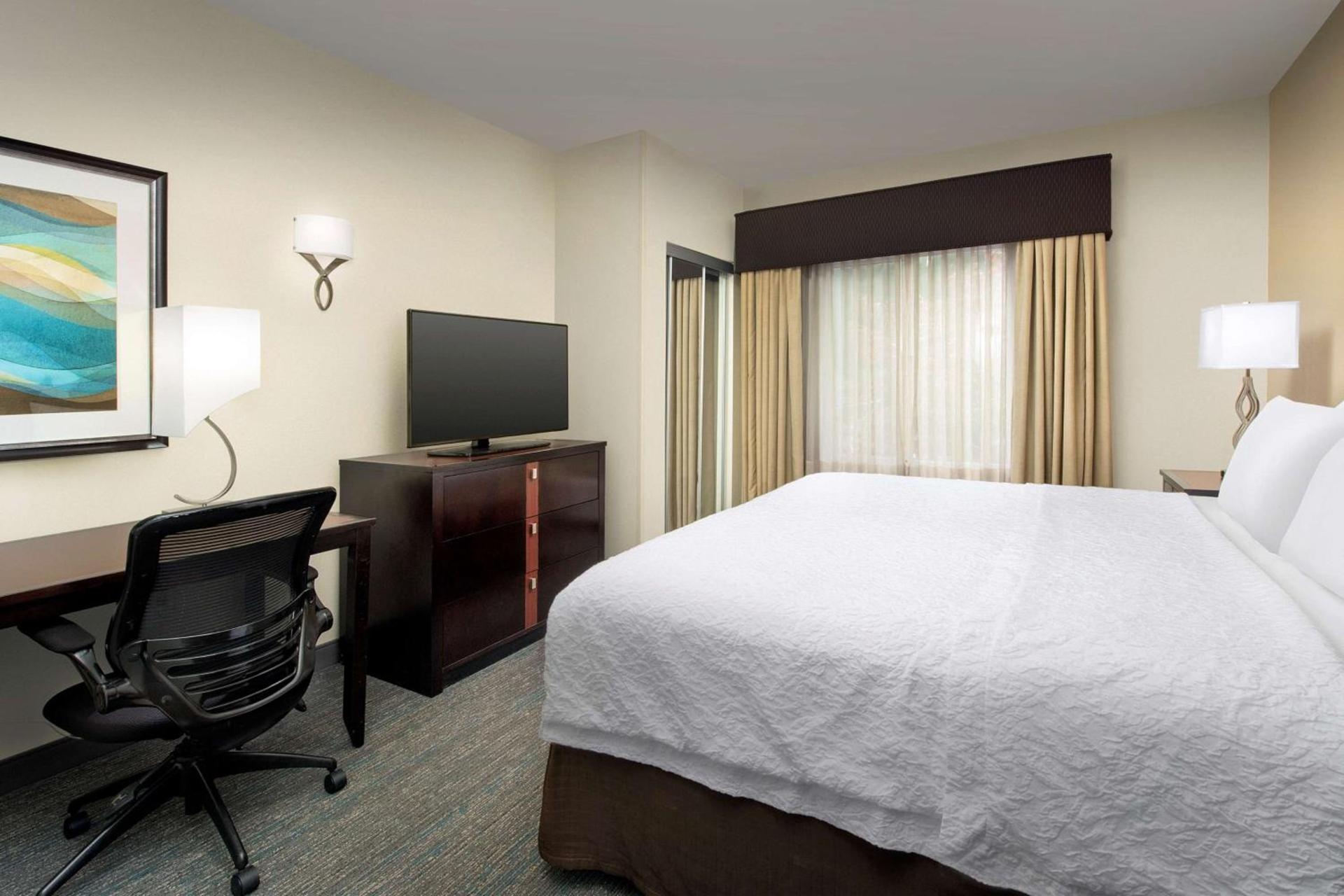 Hampton Inn & Suites Alpharetta-Windward photo 22
