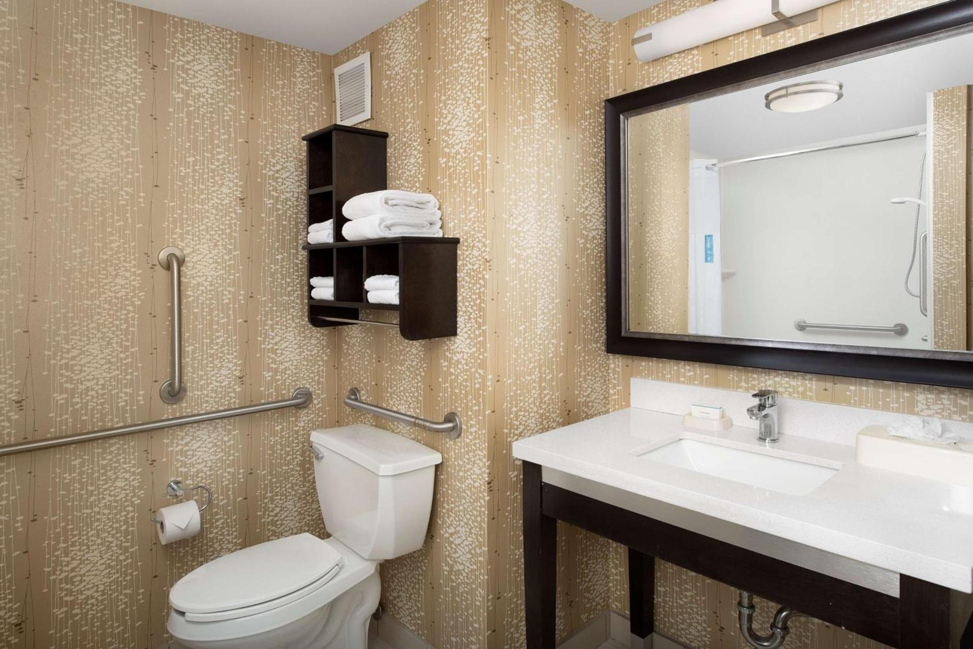 Hampton Inn & Suites Alpharetta-Windward photo 23