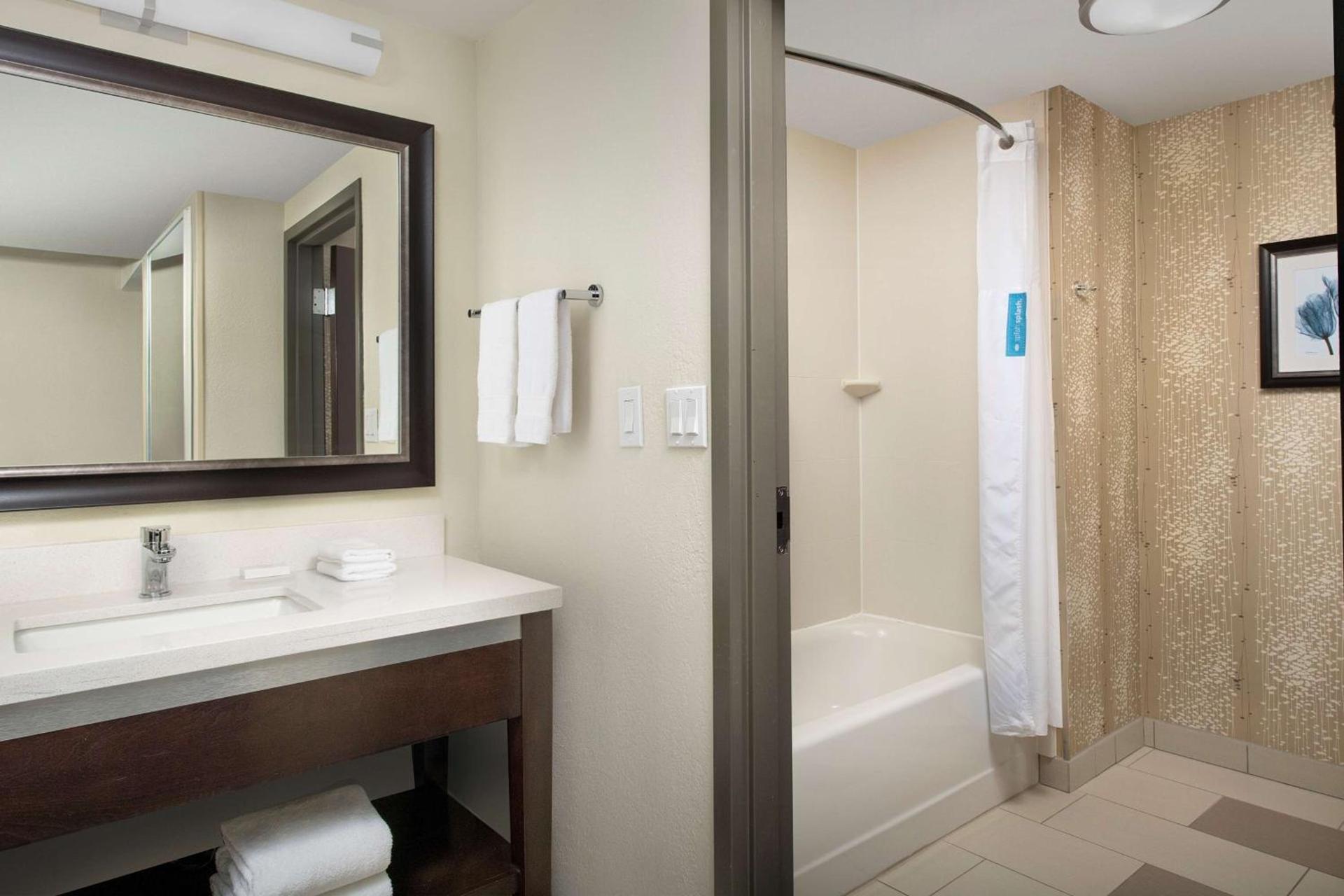 Hampton Inn & Suites Alpharetta-Windward photo 24