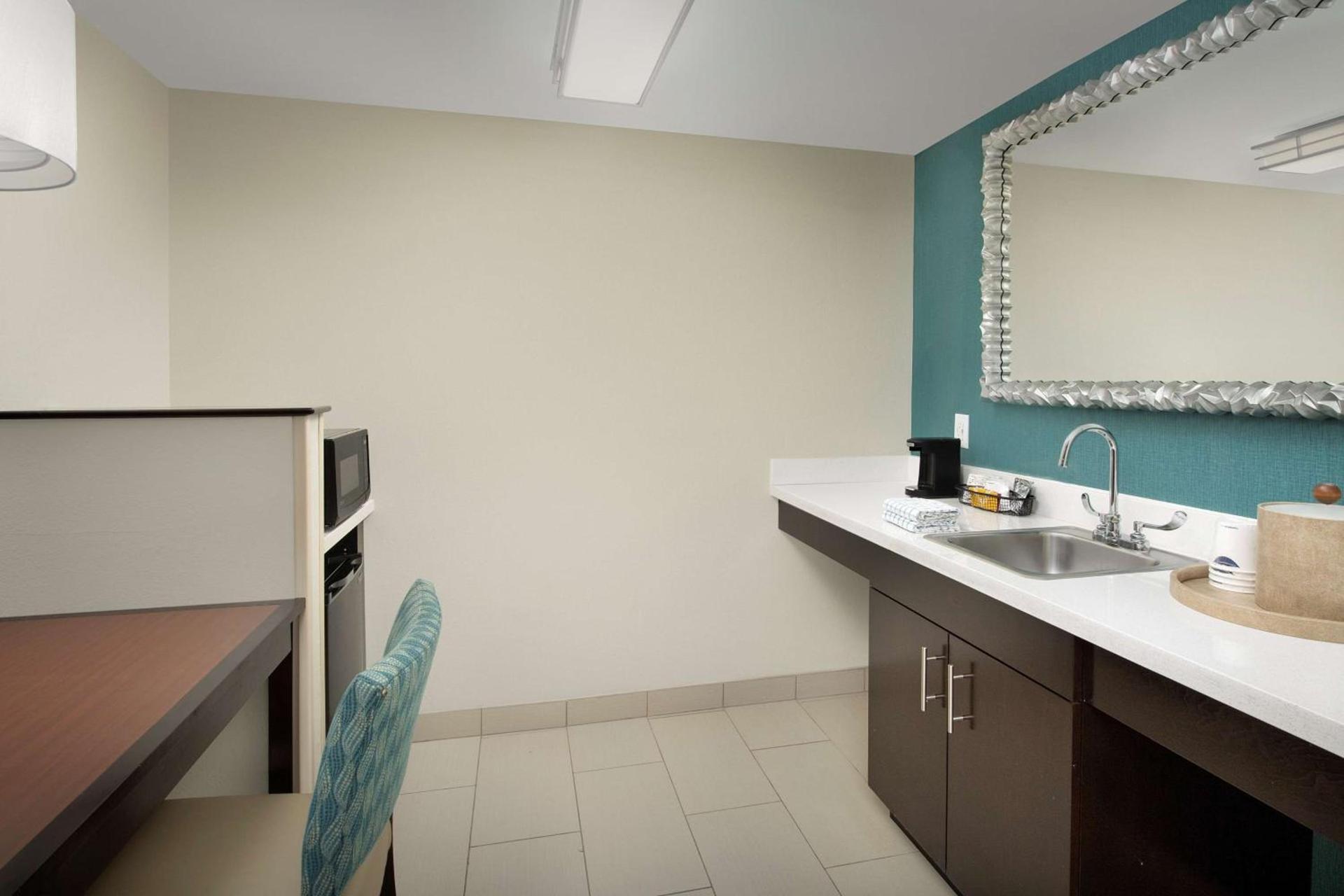 Hampton Inn & Suites Alpharetta-Windward photo 29