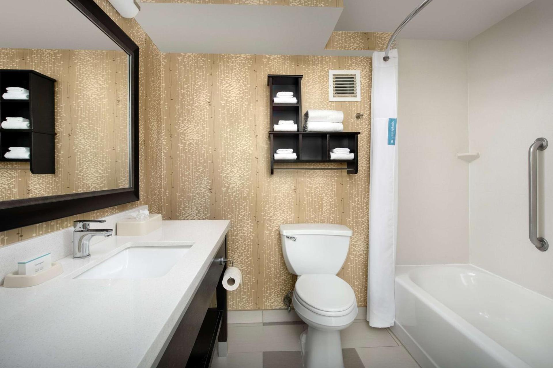 Hampton Inn & Suites Alpharetta-Windward photo 28