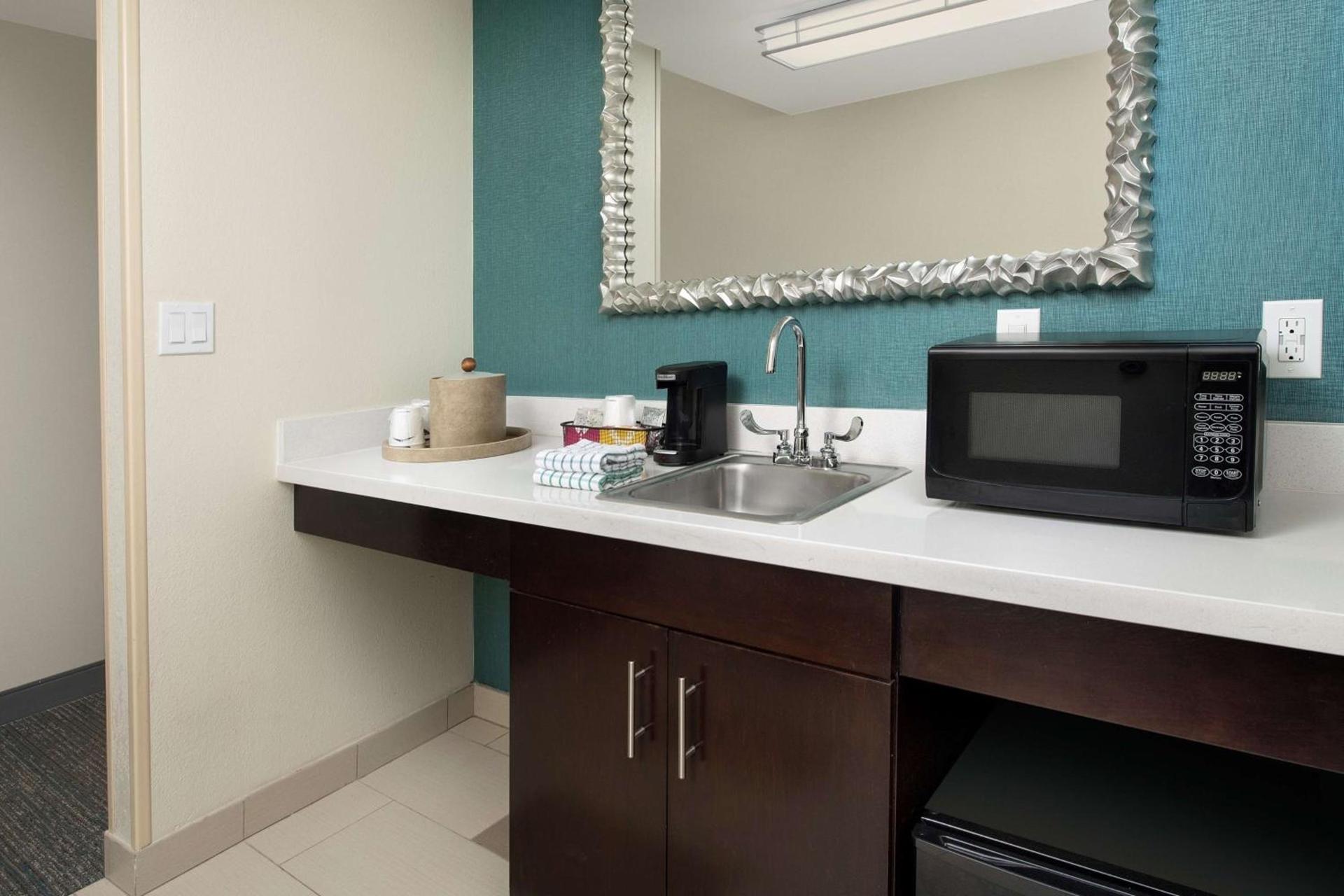 Hampton Inn & Suites Alpharetta-Windward photo 31