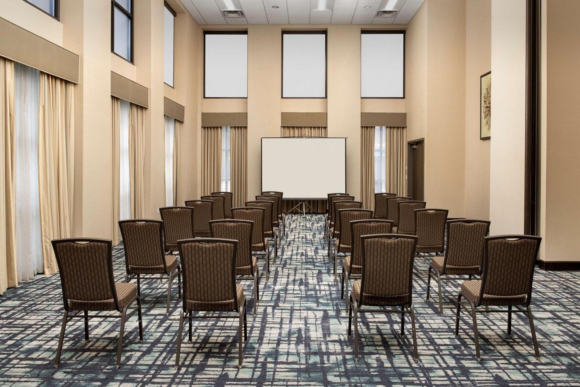Hampton Inn & Suites Alpharetta-Windward photo 32