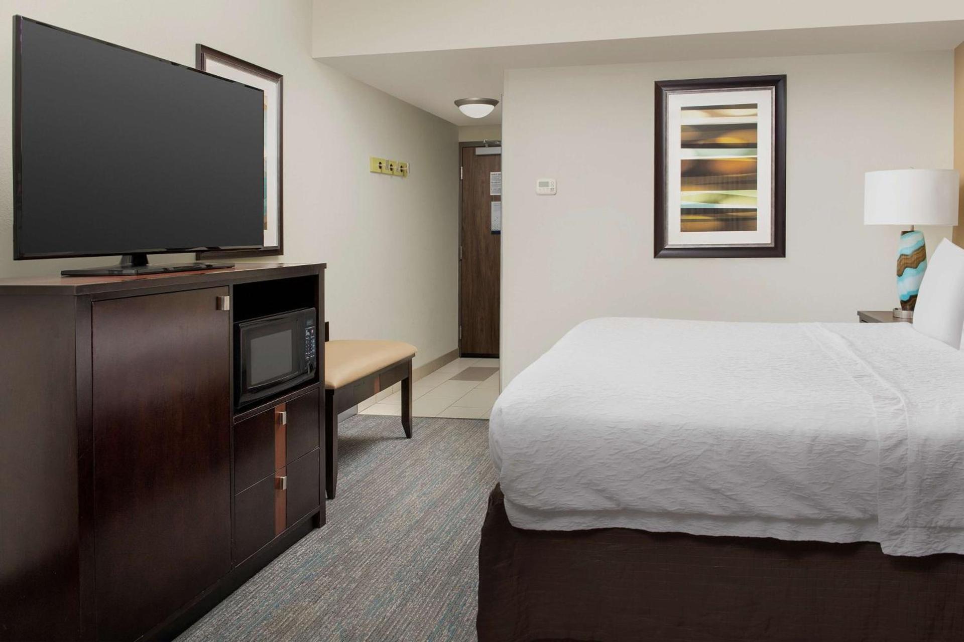 Hampton Inn & Suites Alpharetta-Windward photo 36