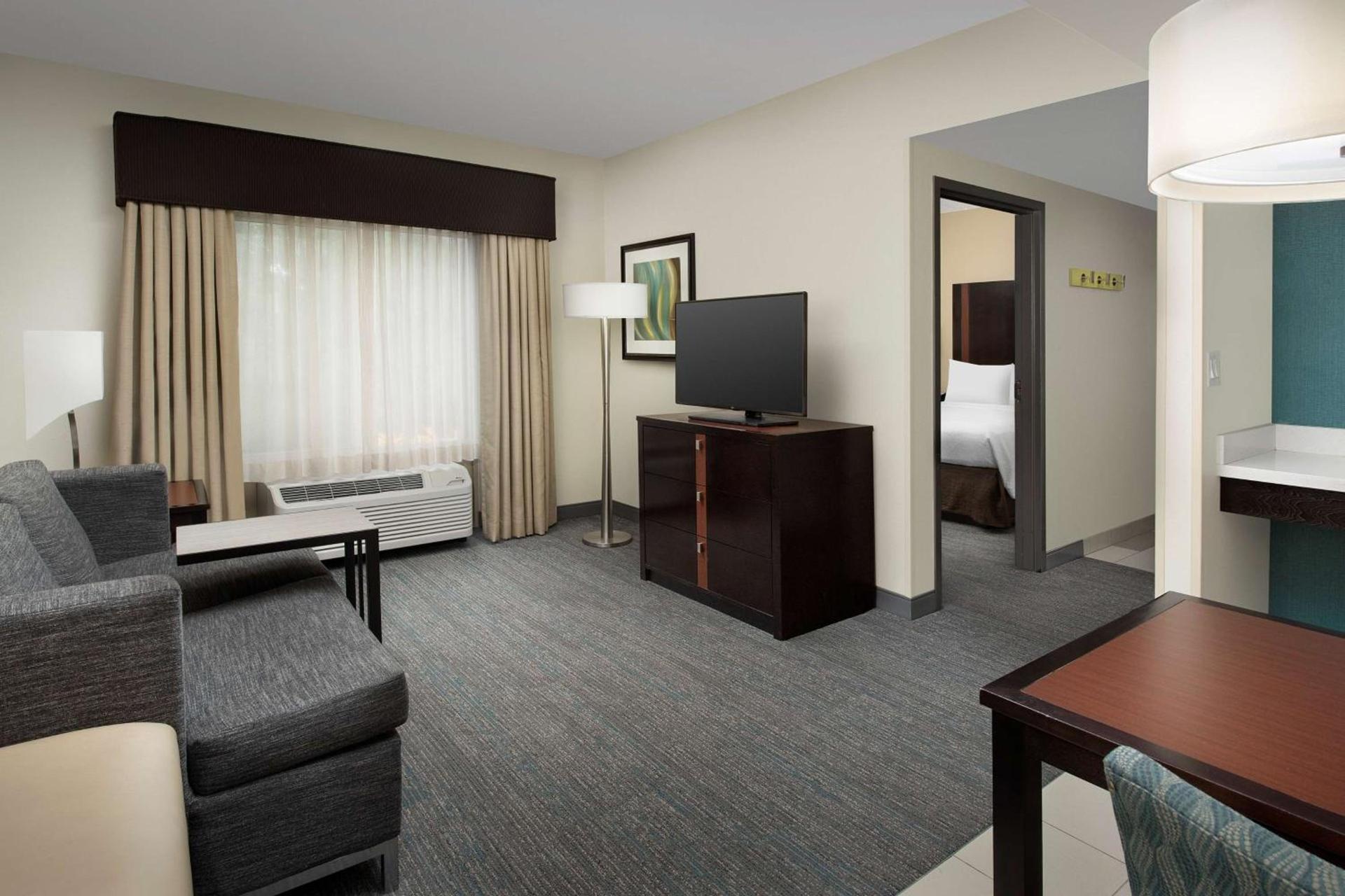 Hampton Inn & Suites Alpharetta-Windward photo 37