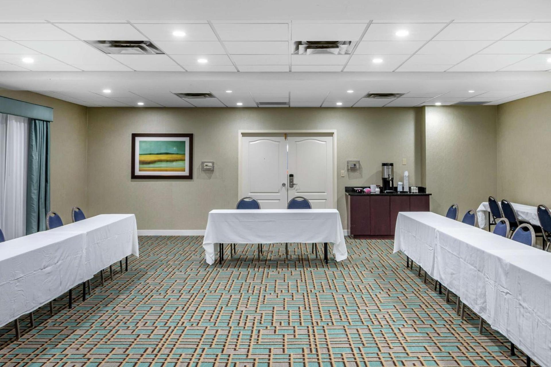 Hampton Inn Adel photo 16