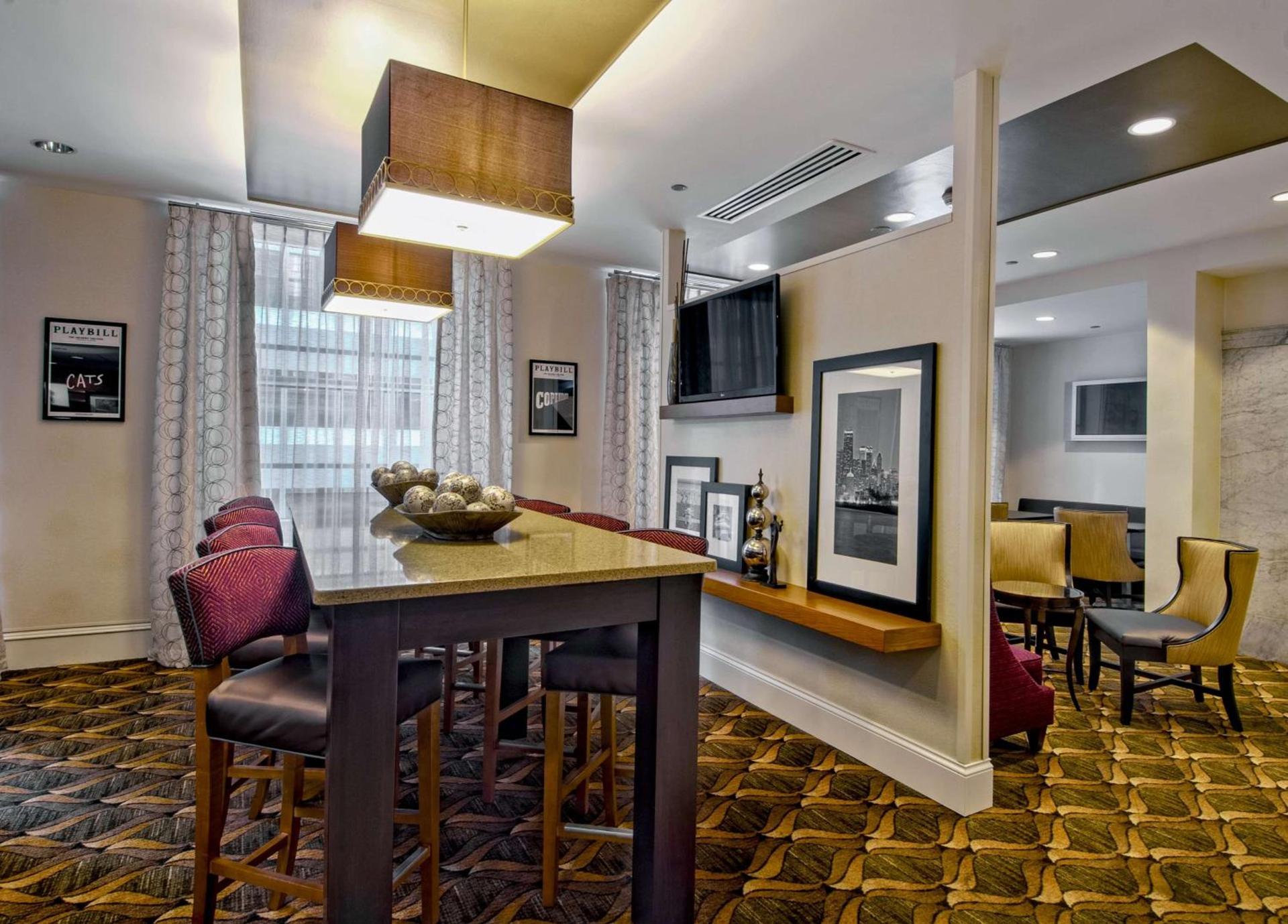 Hampton Inn Majestic Chicago Theatre District photo 6