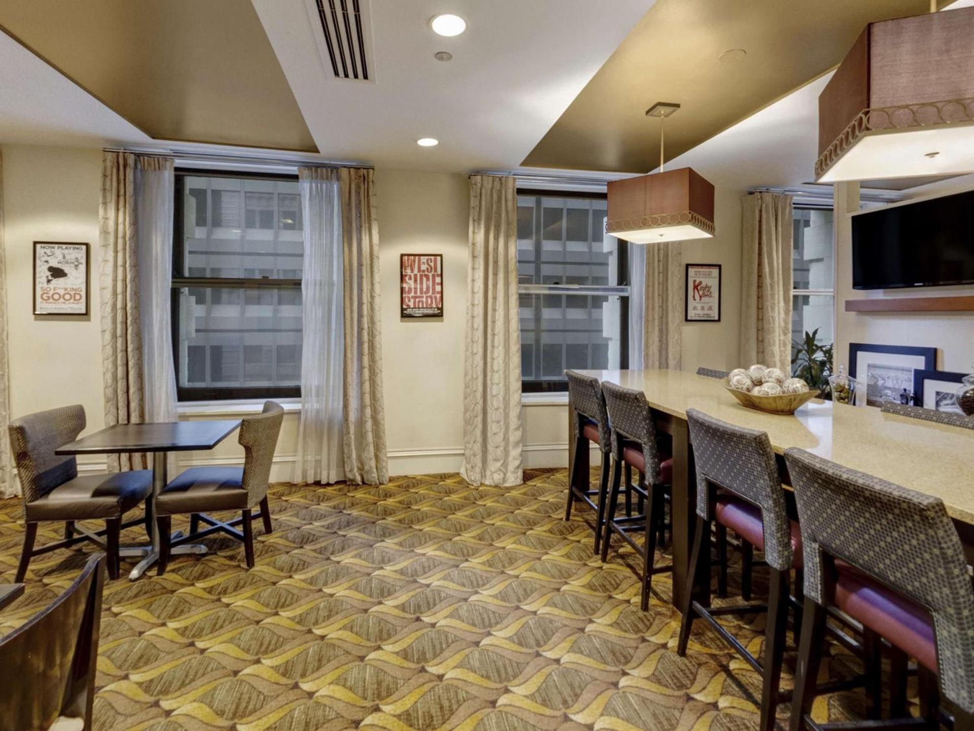 Hampton Inn Majestic Chicago Theatre District photo 8