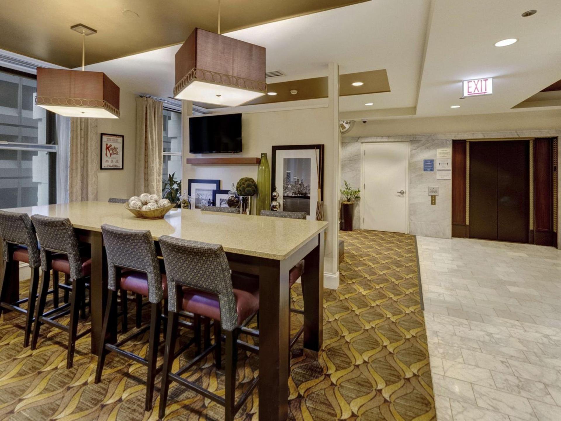 Hampton Inn Majestic Chicago Theatre District photo 9