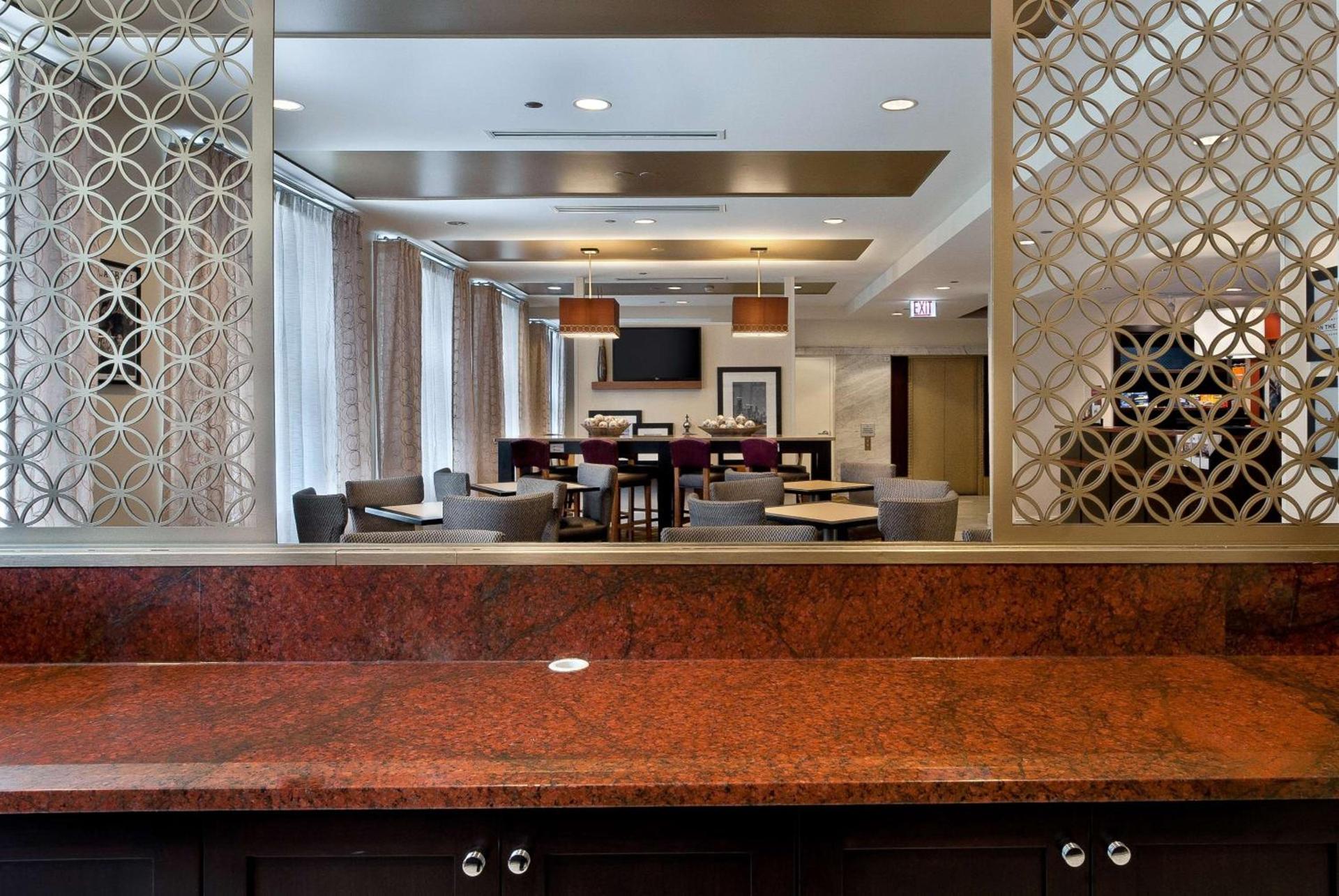 Hampton Inn Majestic Chicago Theatre District photo 10