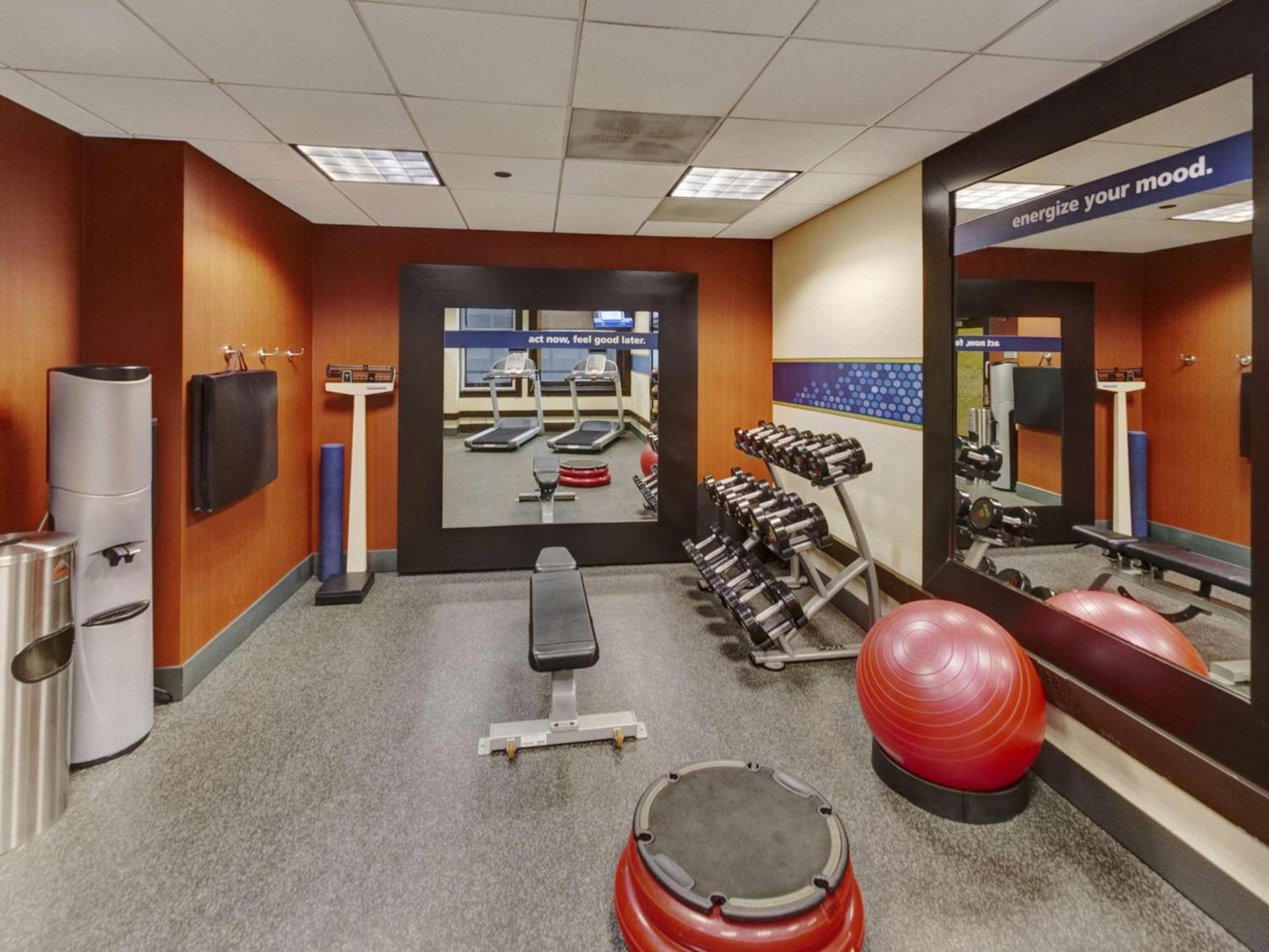 Hampton Inn Majestic Chicago Theatre District photo 12