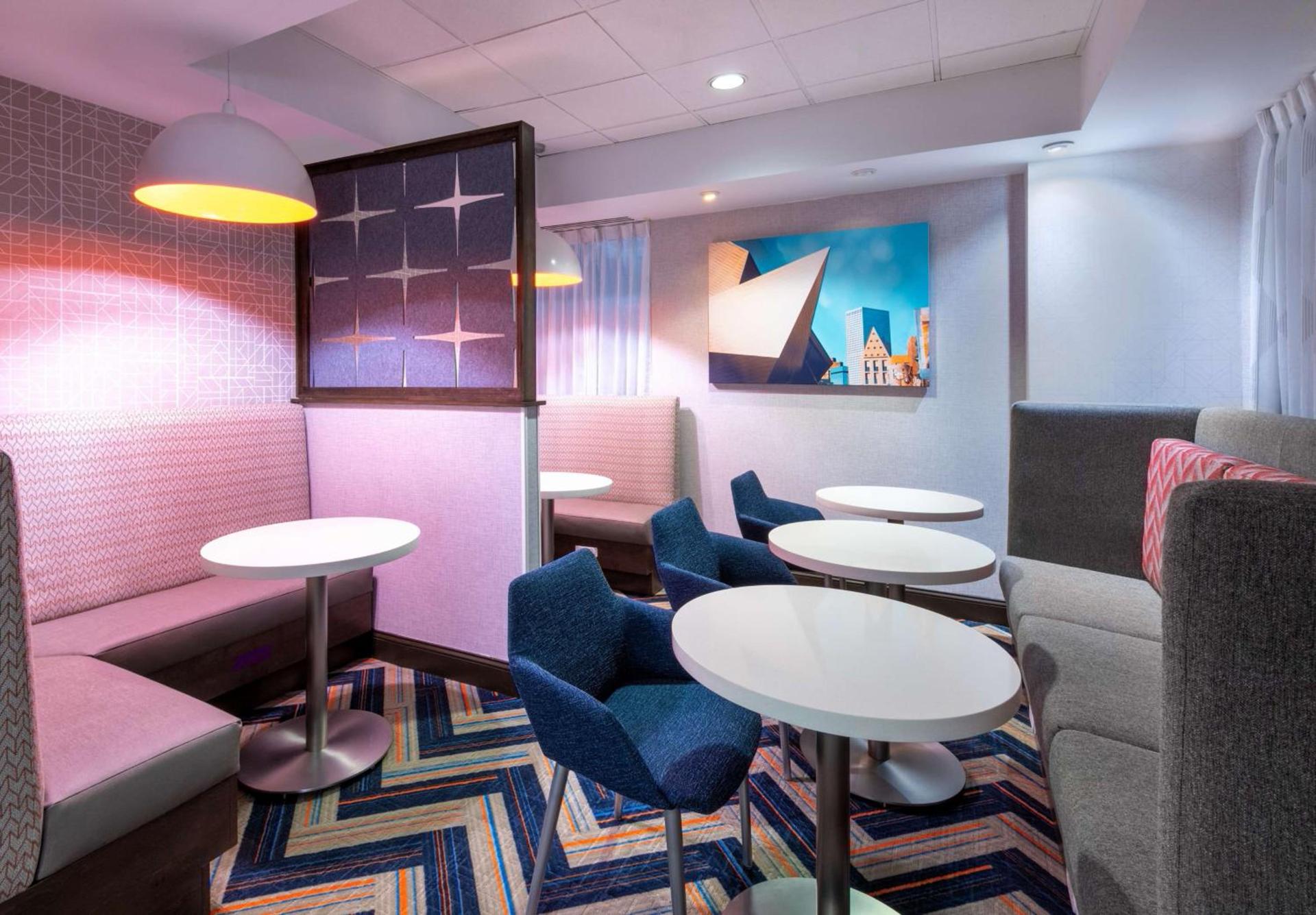 Hampton Inn Denver-International Airport photo 6