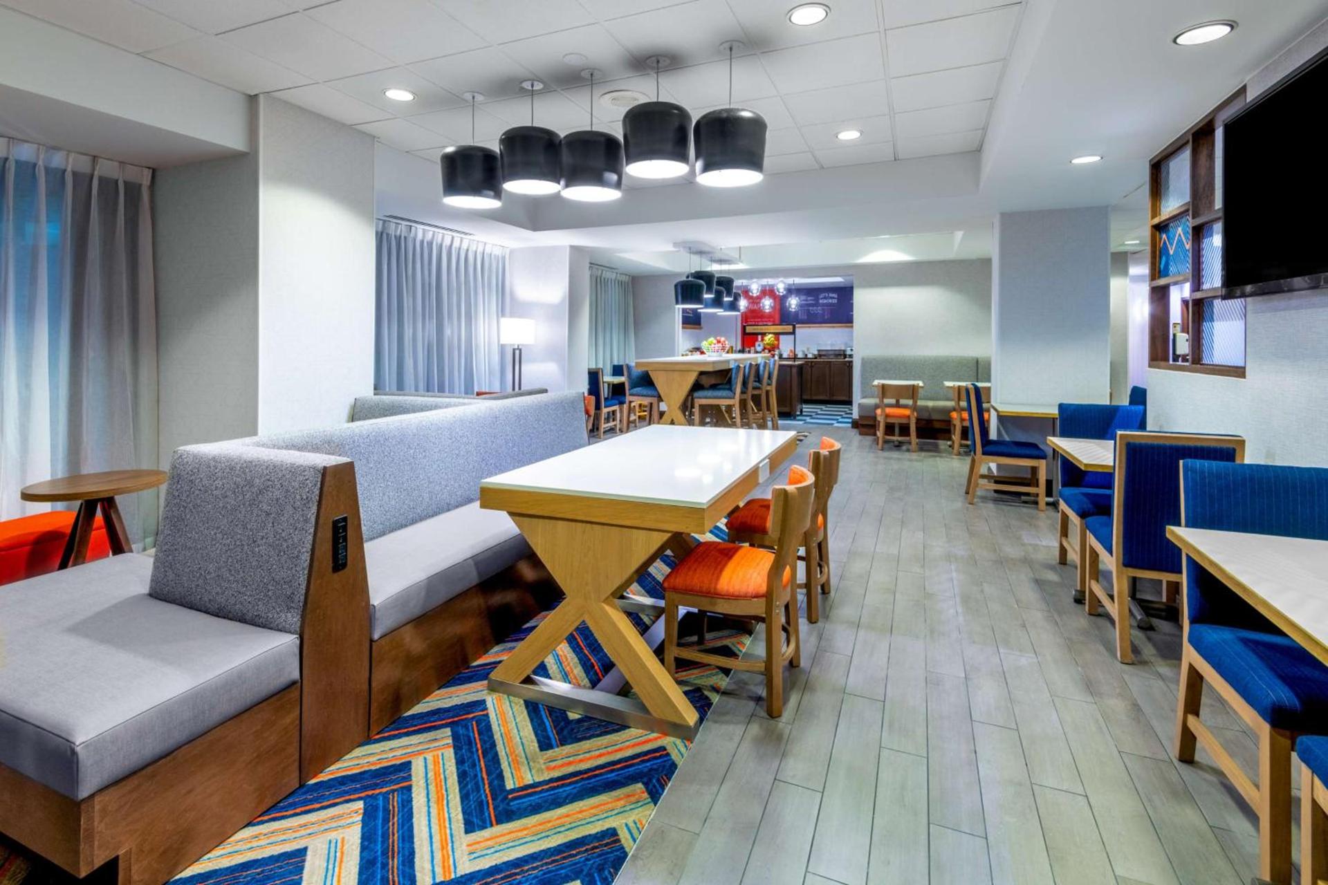 Hampton Inn Denver-International Airport photo 8