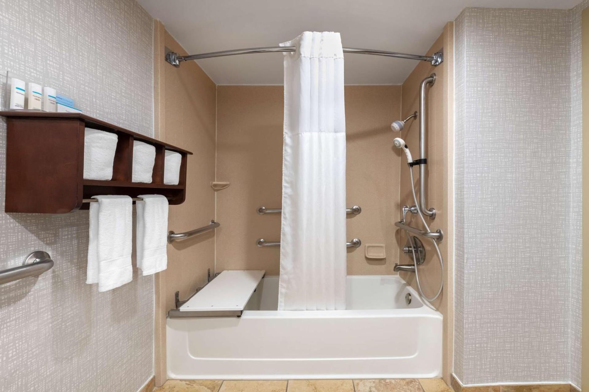 Hampton Inn Denver-International Airport photo 17
