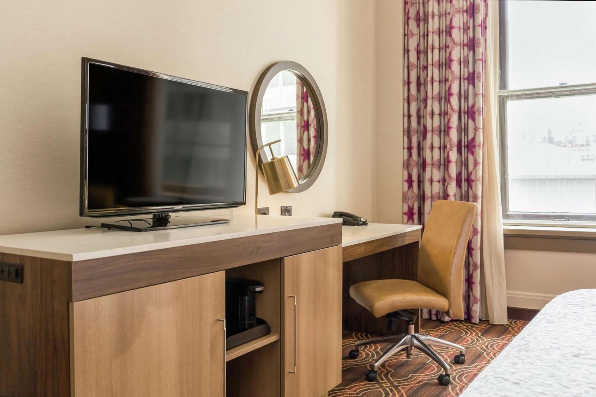 Hampton Inn Majestic Chicago Theatre District photo 23