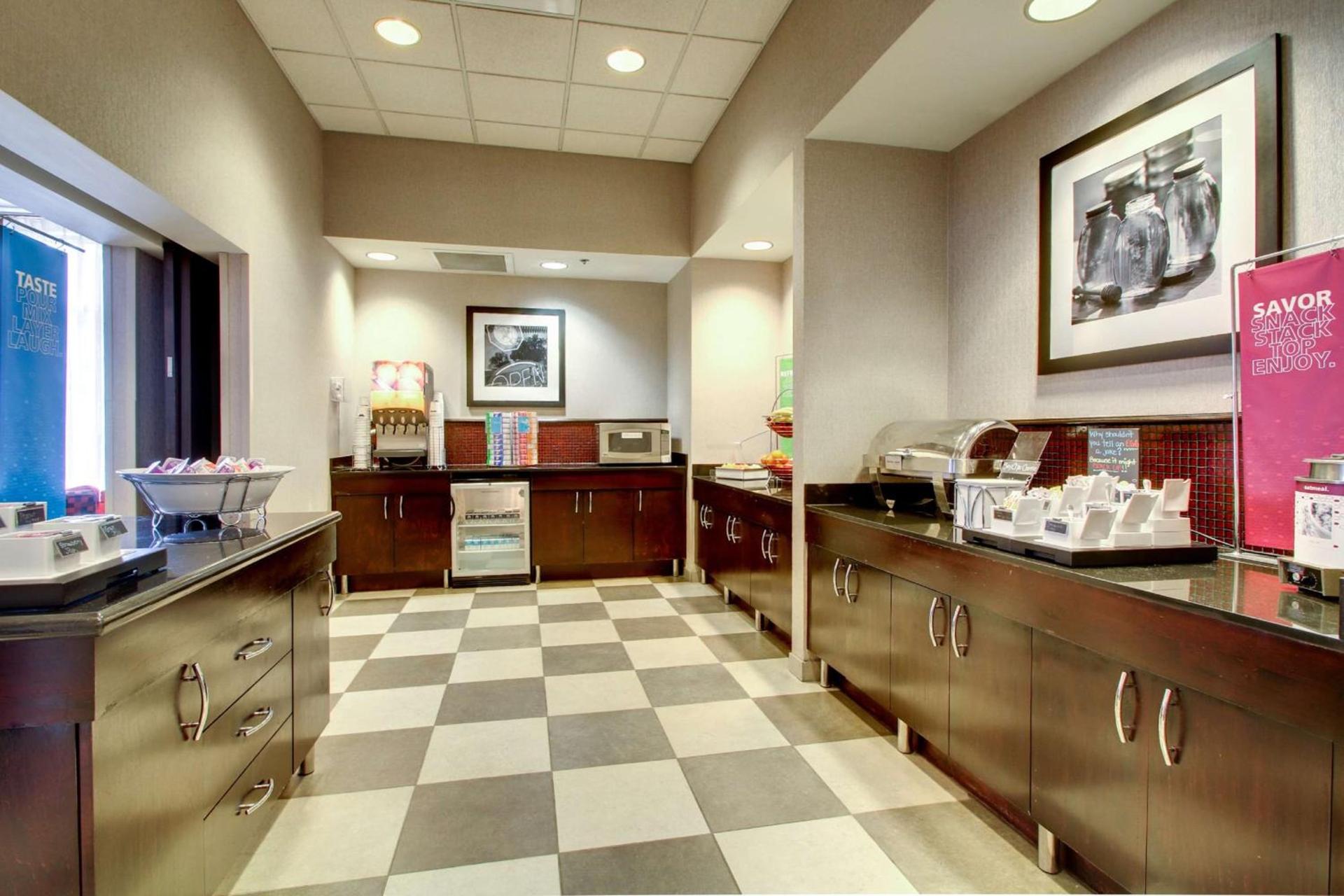Hampton Inn Birmingham/Leeds photo 22