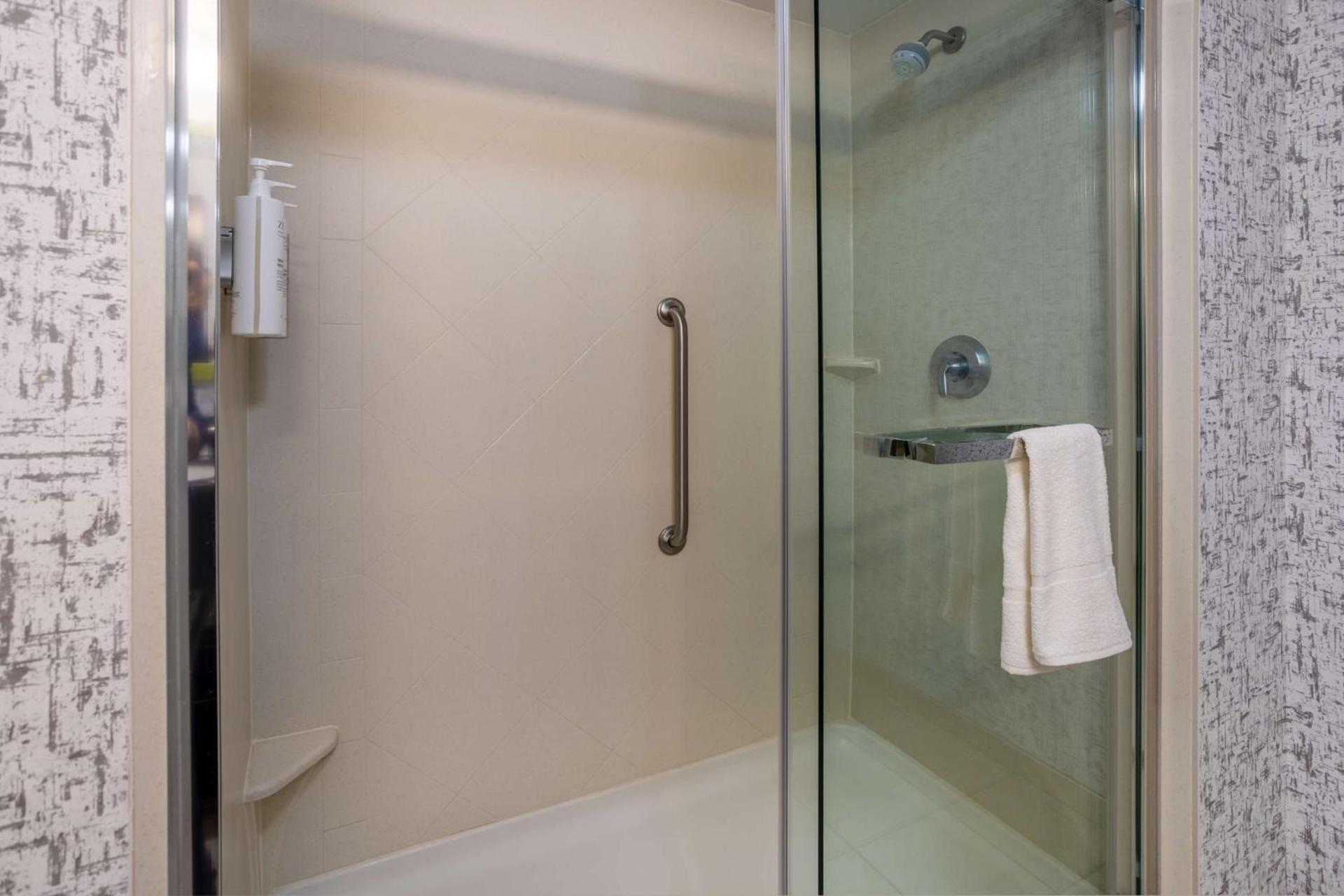 Hampton Inn Birmingham/Leeds photo 67