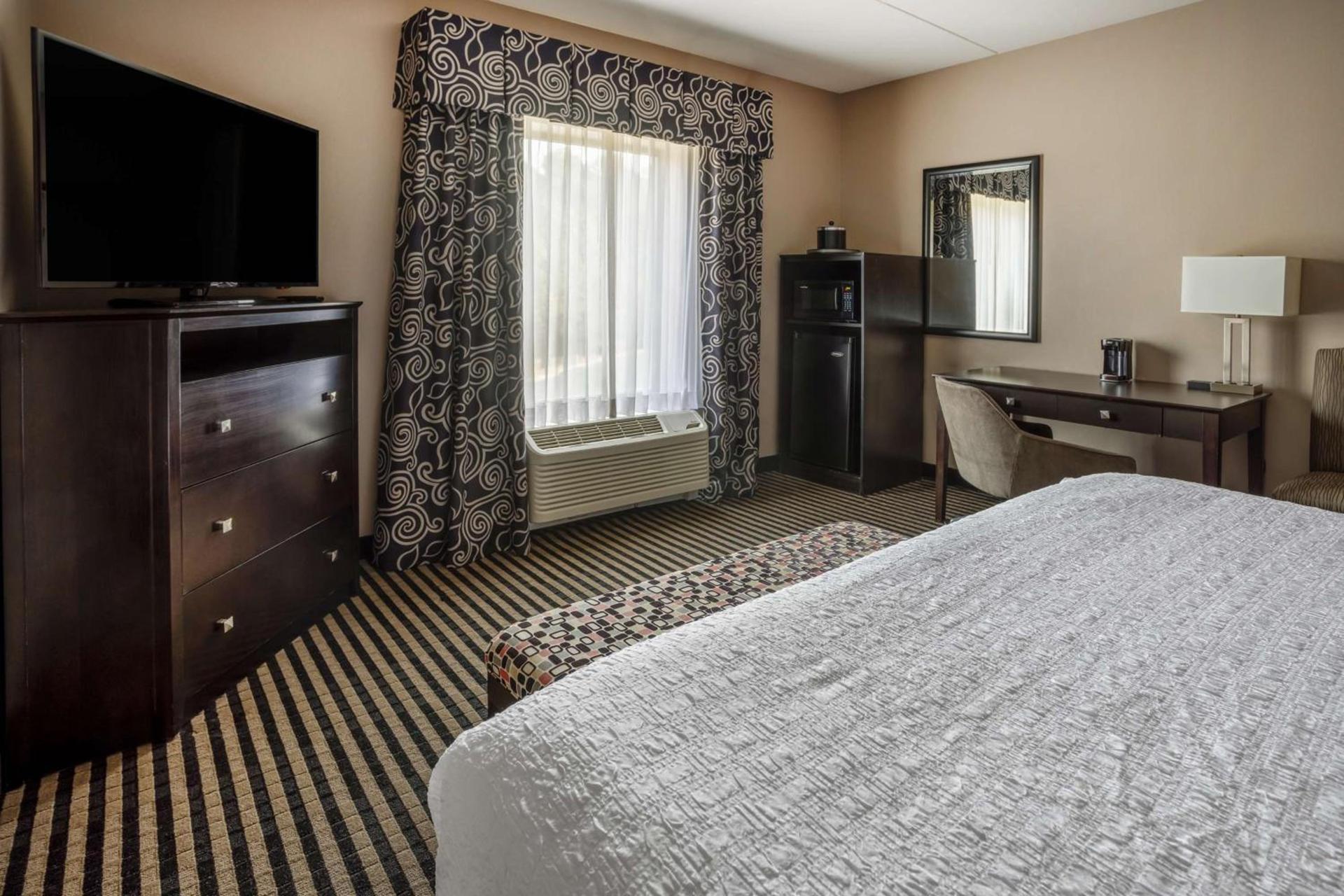 Hampton Inn Birmingham/Leeds photo 80