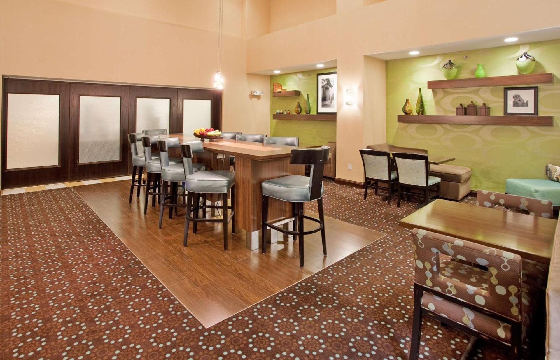 Hampton Inn and Suites St. Cloud photo 3