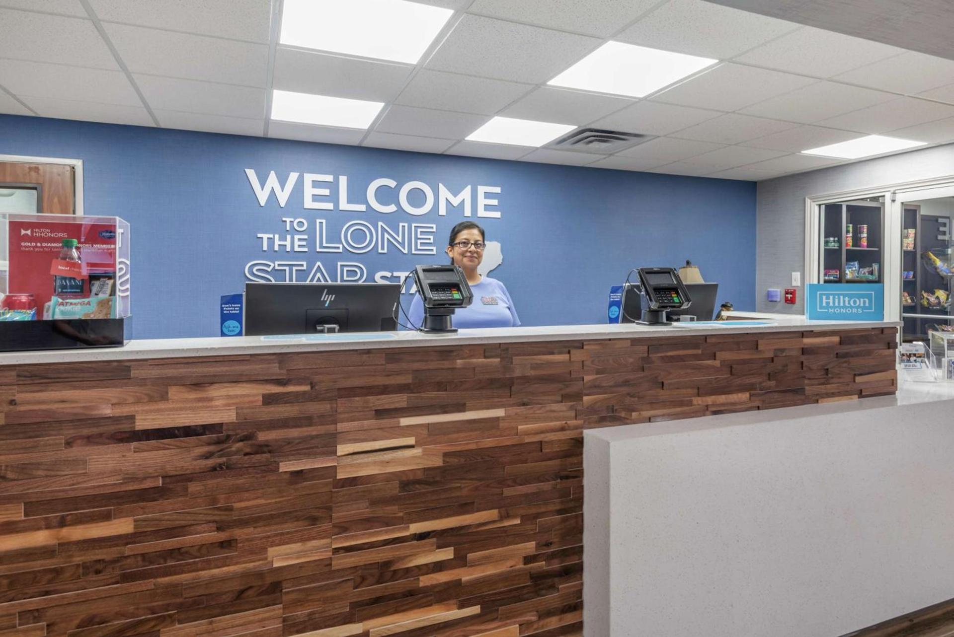 Hampton Inn Brownwood photo 3