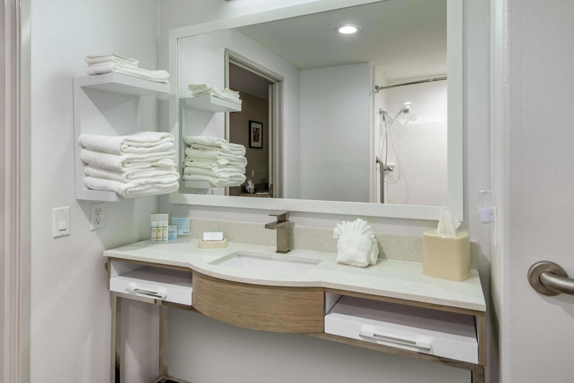 Hampton Inn Brownwood photo 17