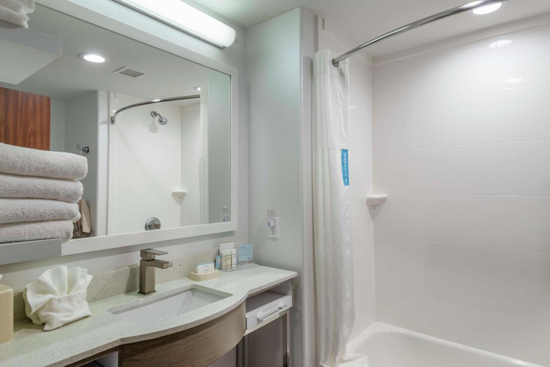Hampton Inn Brownwood photo 19