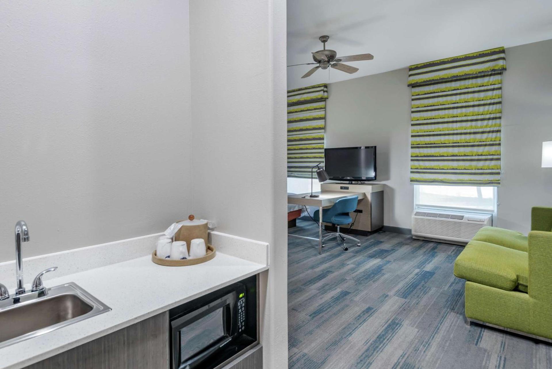 Hampton Inn Brownwood photo 23