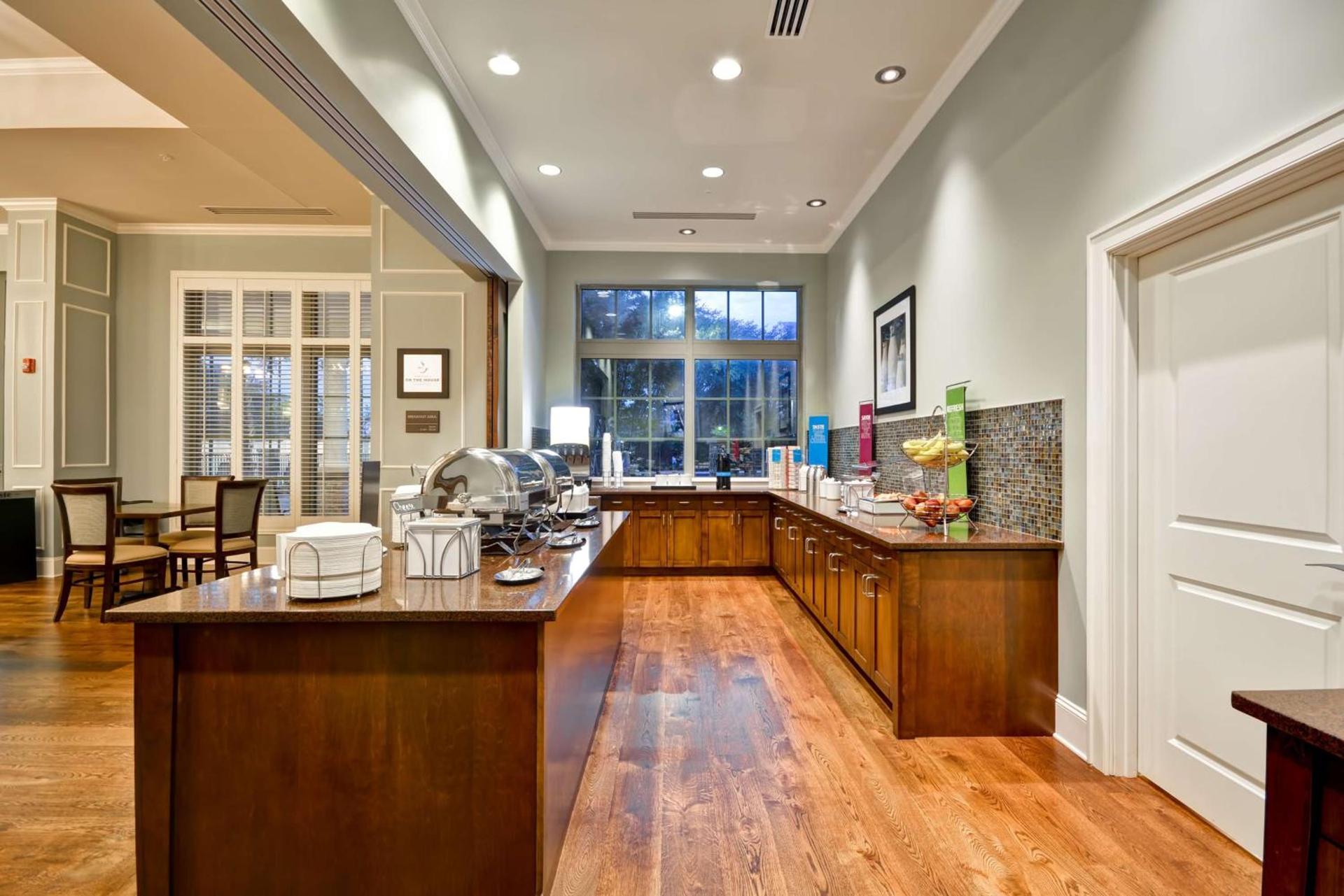 Hampton Inn & Suites Charleston Airport photo 12
