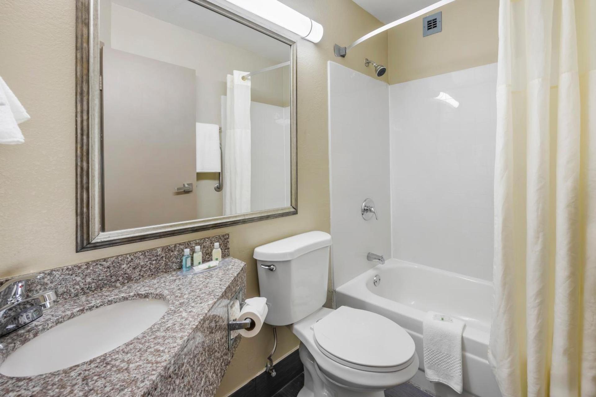 Quality Inn Jackson Northwest photo 41