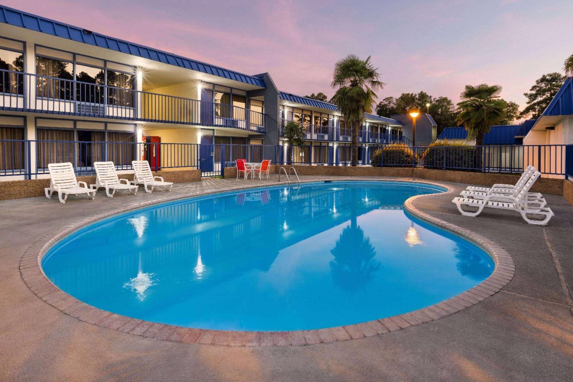 Days Inn by Wyndham McComb MS photo 7